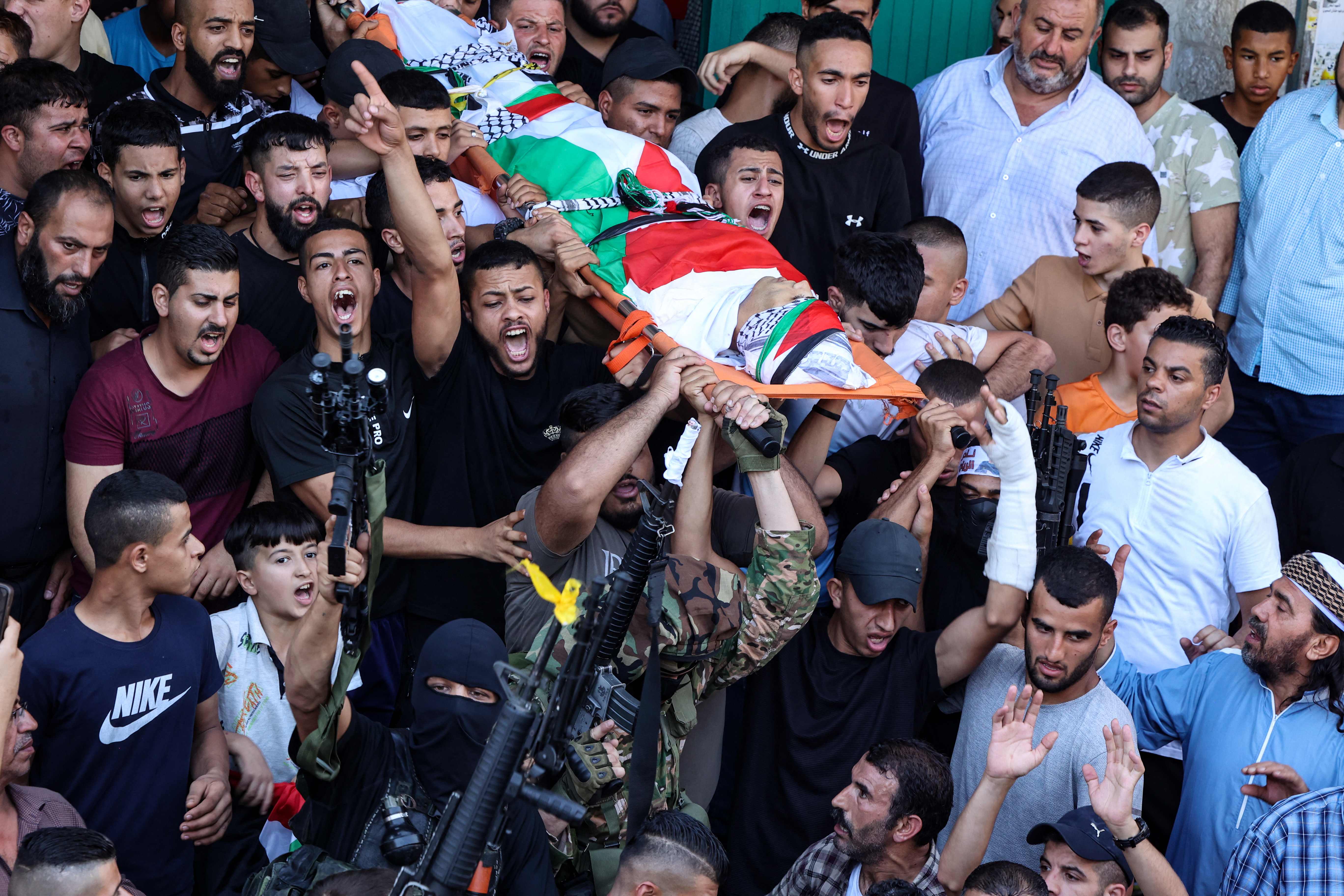 من تشييع الشهيد وسيم خليفة في نابلس .. تصوير: "الفرنسية"