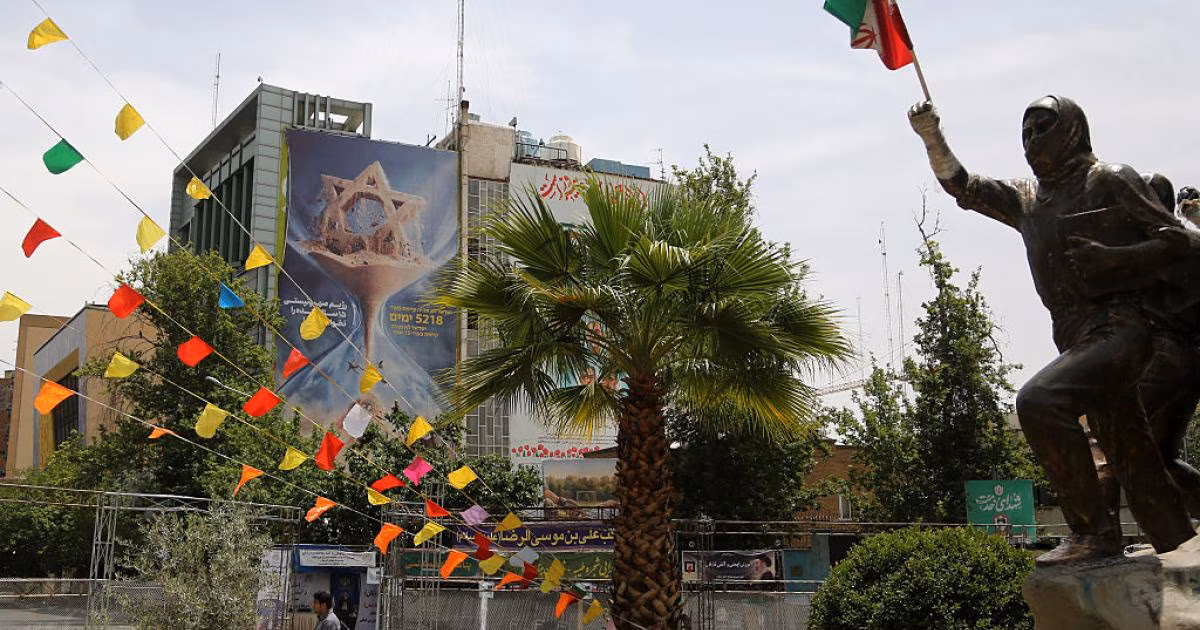 طهران تتمسك بإدارة مضيق هرمز وتدقق في صياغة مذكرة التفاهم مع واشنطن