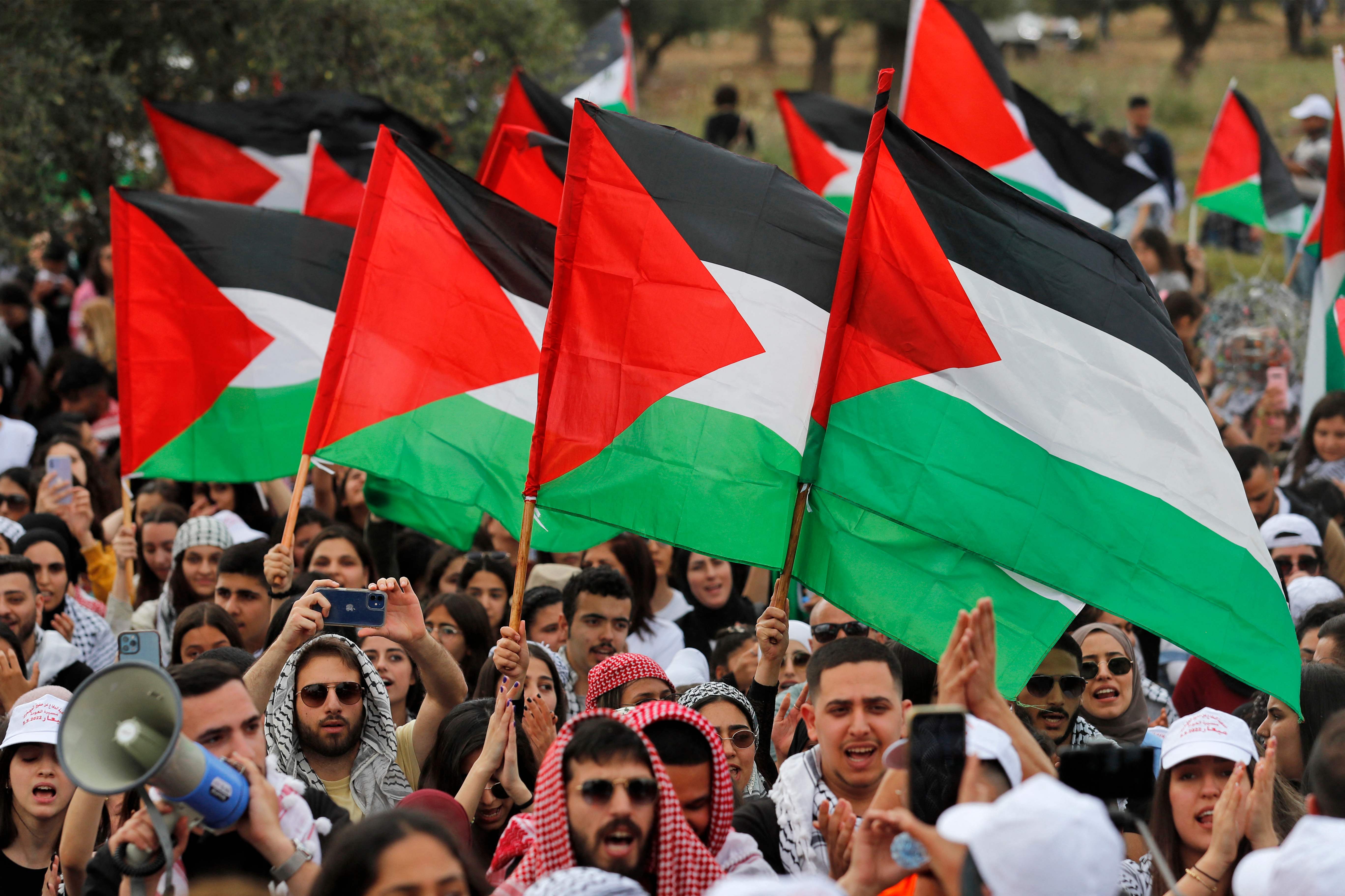 فلسطينيو الداخل ينظمون مسيرة العودة الـ 25 في قرية ميعار المهجرة .. تصوير: "الفرنسية"