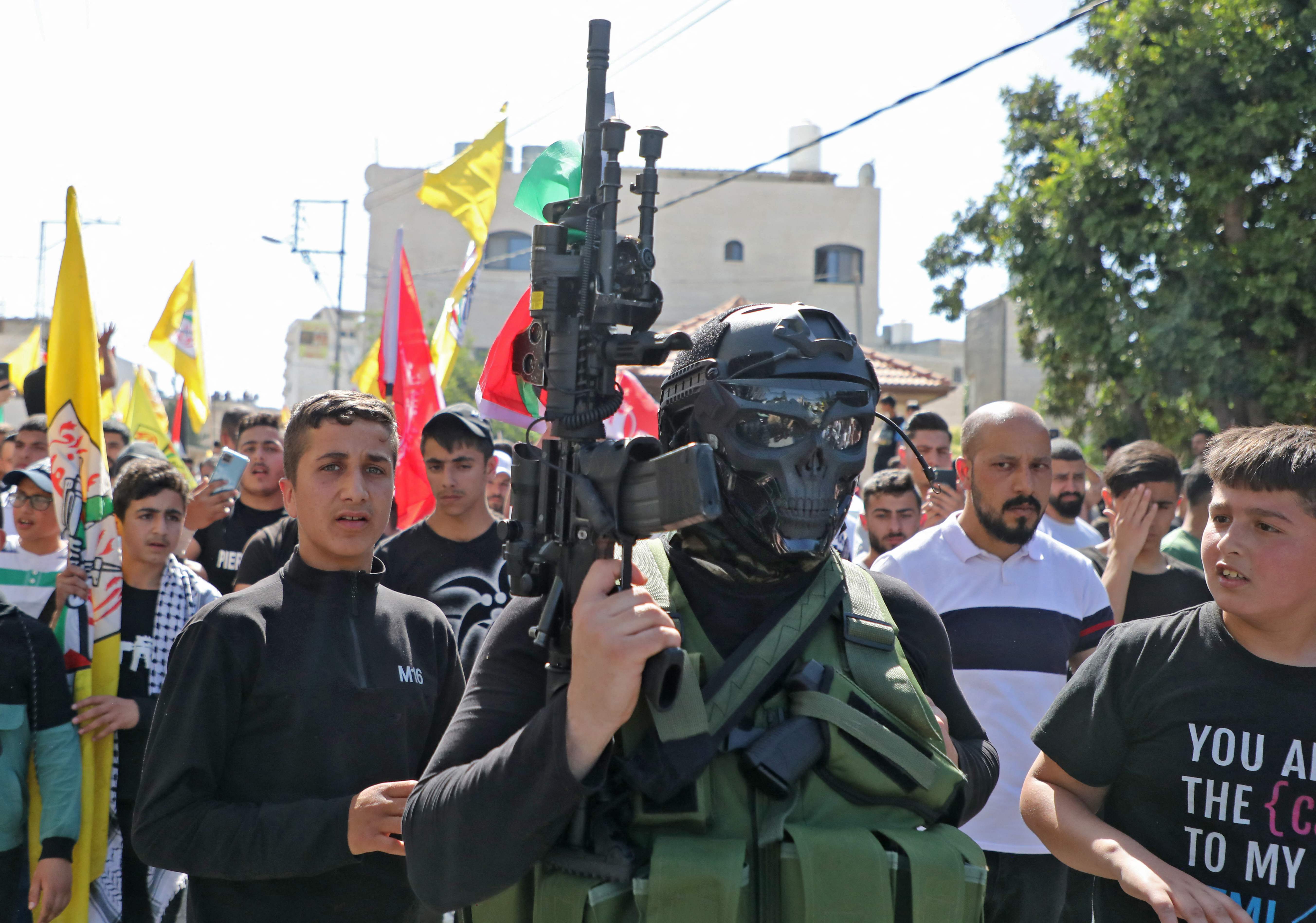 من تشييع الشهيد محمود أبو عيهور في حلحلول بالخليل .. تصوير: "الفرنسية"