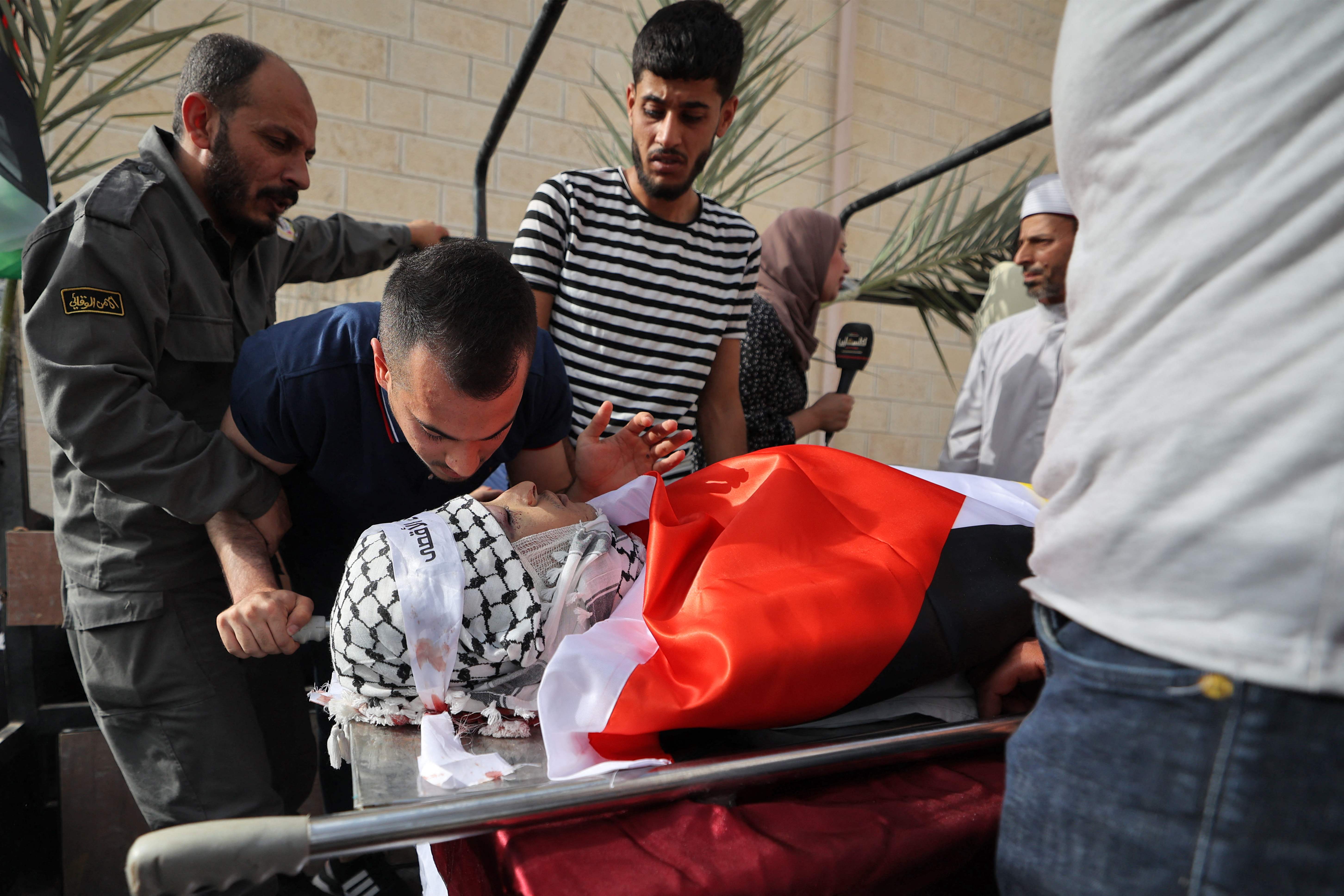 من وداع الشهيد أحمد عويدات في اريحا .. تصوير: "الفرنسية