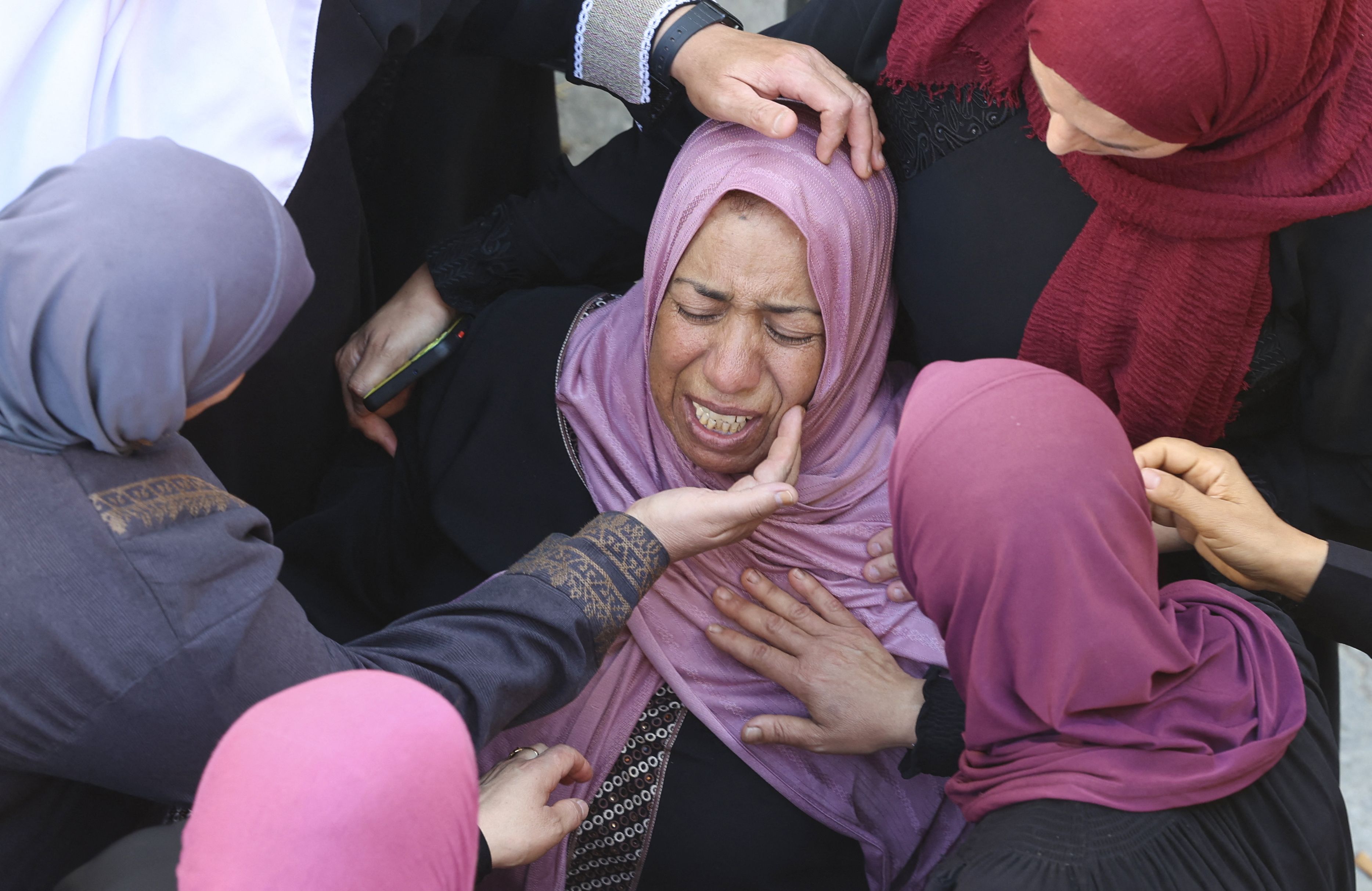 من تشييع الشهيد كامل علاونة في جبع جنوب جنين .. تصوير: "الفرنسية"