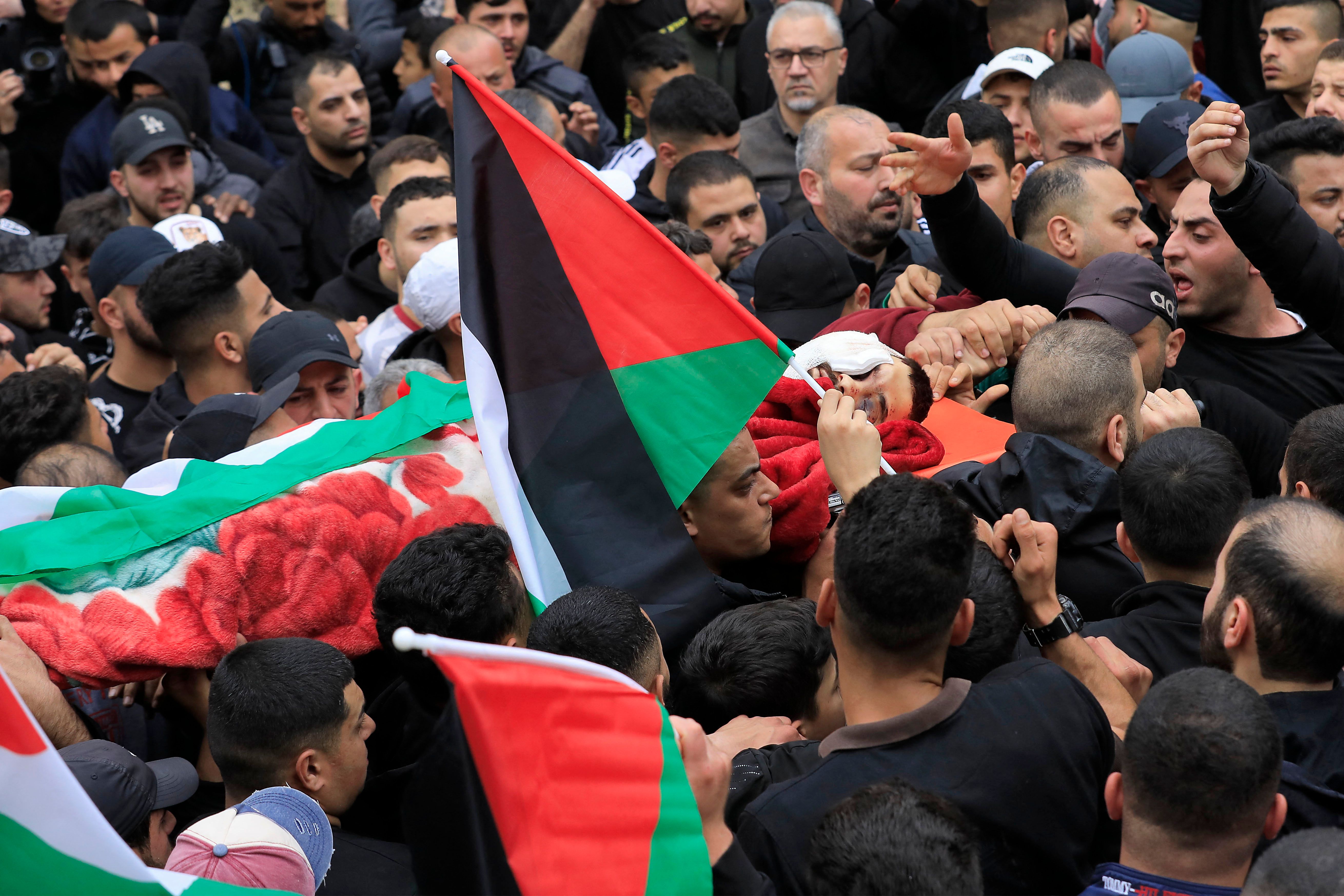 من تشييع الشهيد أمير أبو خديجة في طولكرم .. تصوير: "الفرنسية"