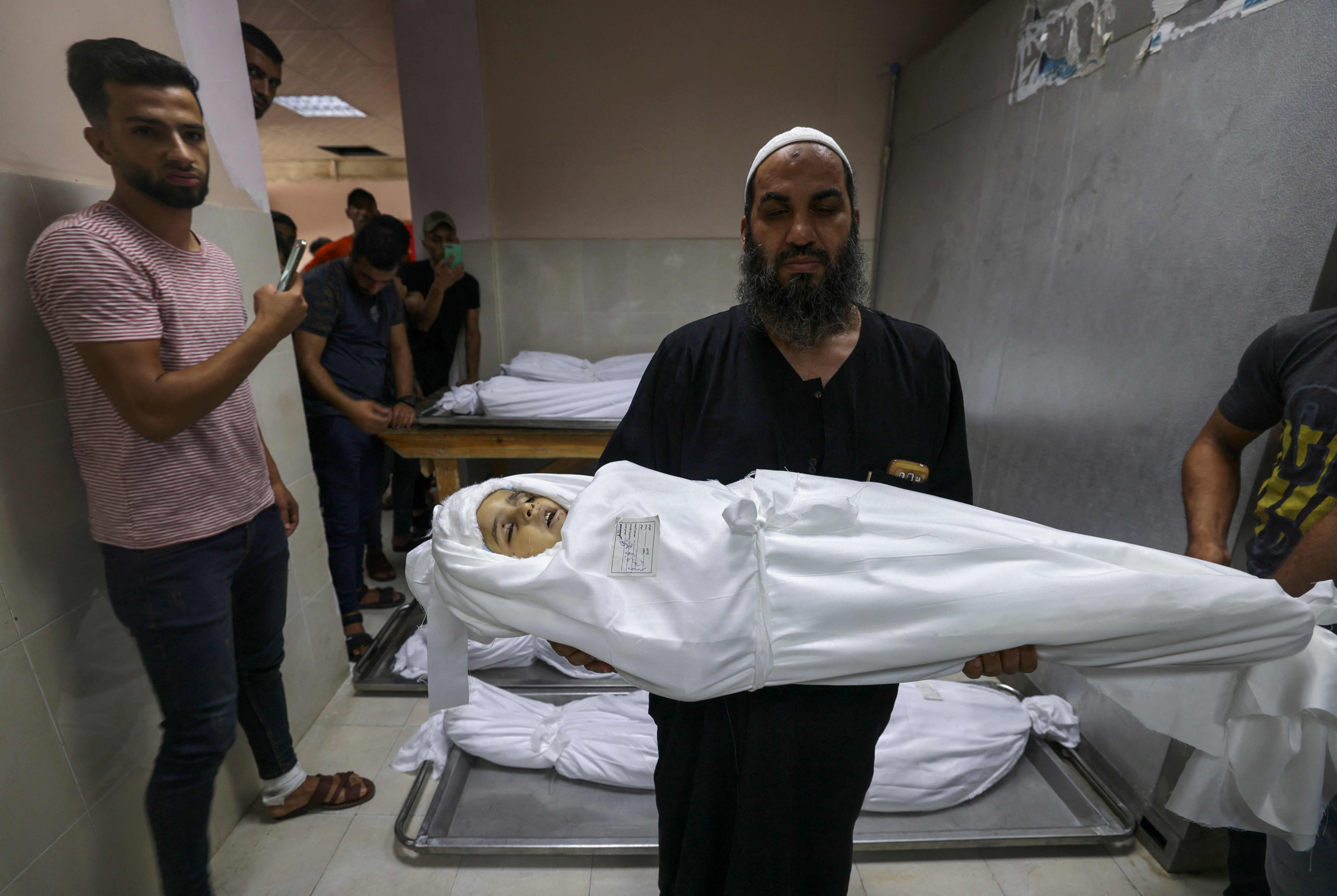 غزة تشيع فلذات أكبادها .. تصوير: "الفرنسية"