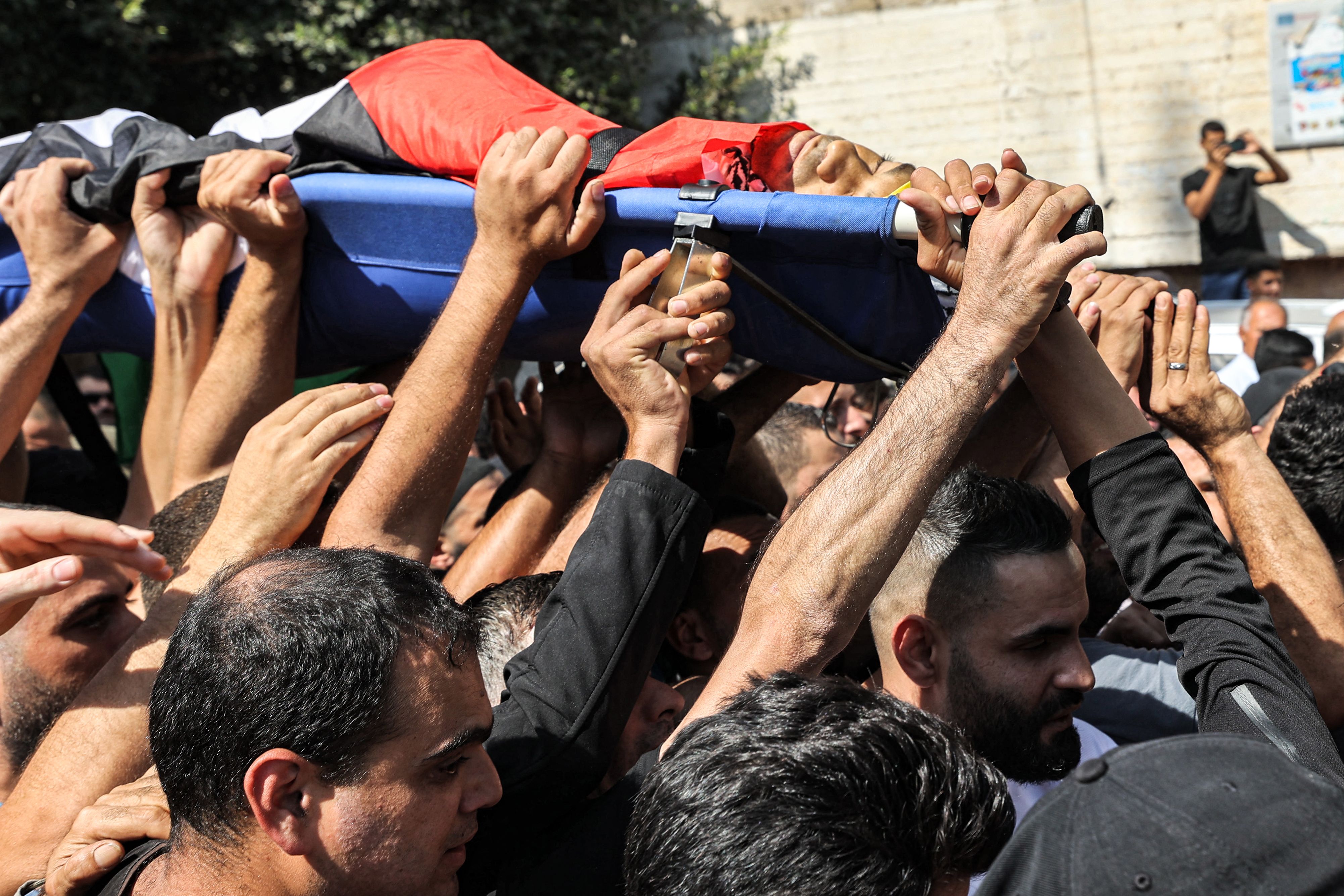 من وداع وتشييع الشهيد مجاهد داوود في سلفيت .. تصوير: "الفرنسية"