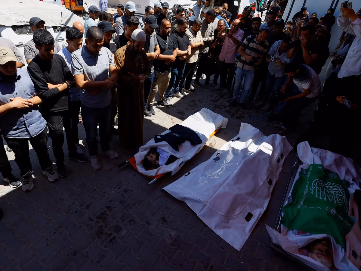 3 شهداء في دير البلح والاحتلال يوسع توغله وسط قطاع غزة