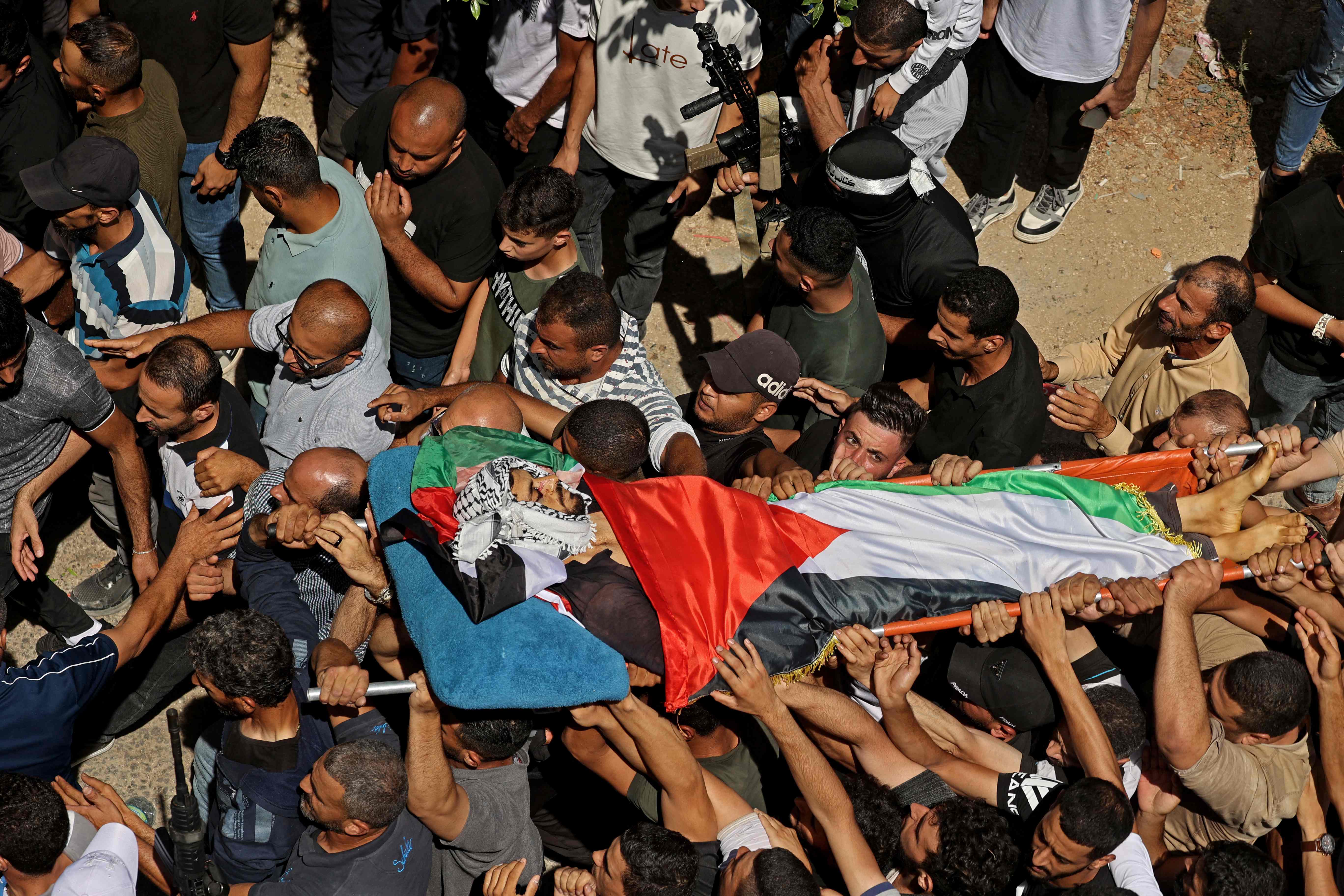 من اشييع الشهيد عبد الرحيم غنام في طوباس .. تصوير: "الفرنسية"