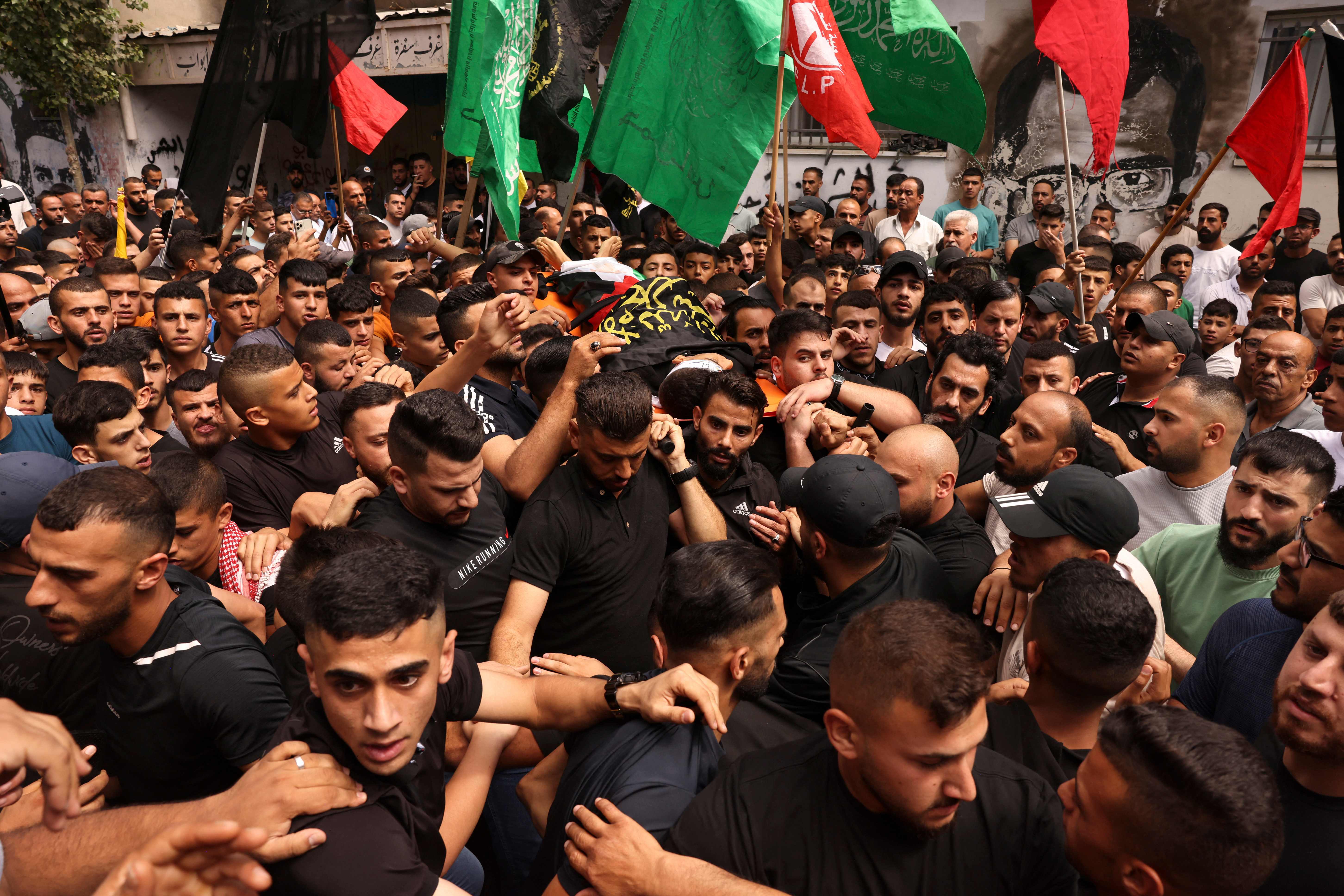 من تشييع الشهيد الفتى ميلاد الراعي في الخليل .. تصوير: "الفرنسية"
