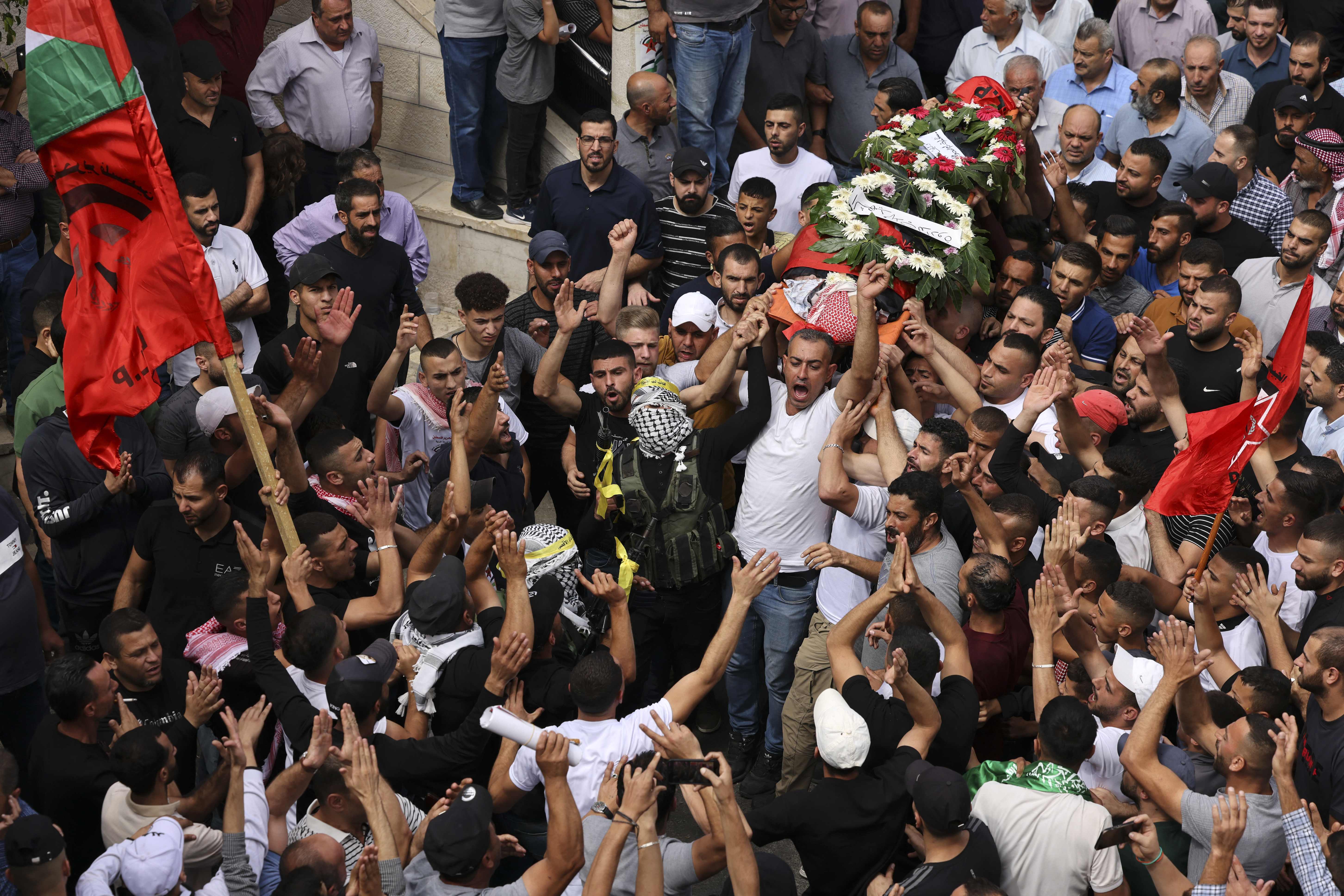 من تشييع الشهيد الطفل عادل إبراهيم داوود في قلقيلية .. تصوير: "الفرنسية"