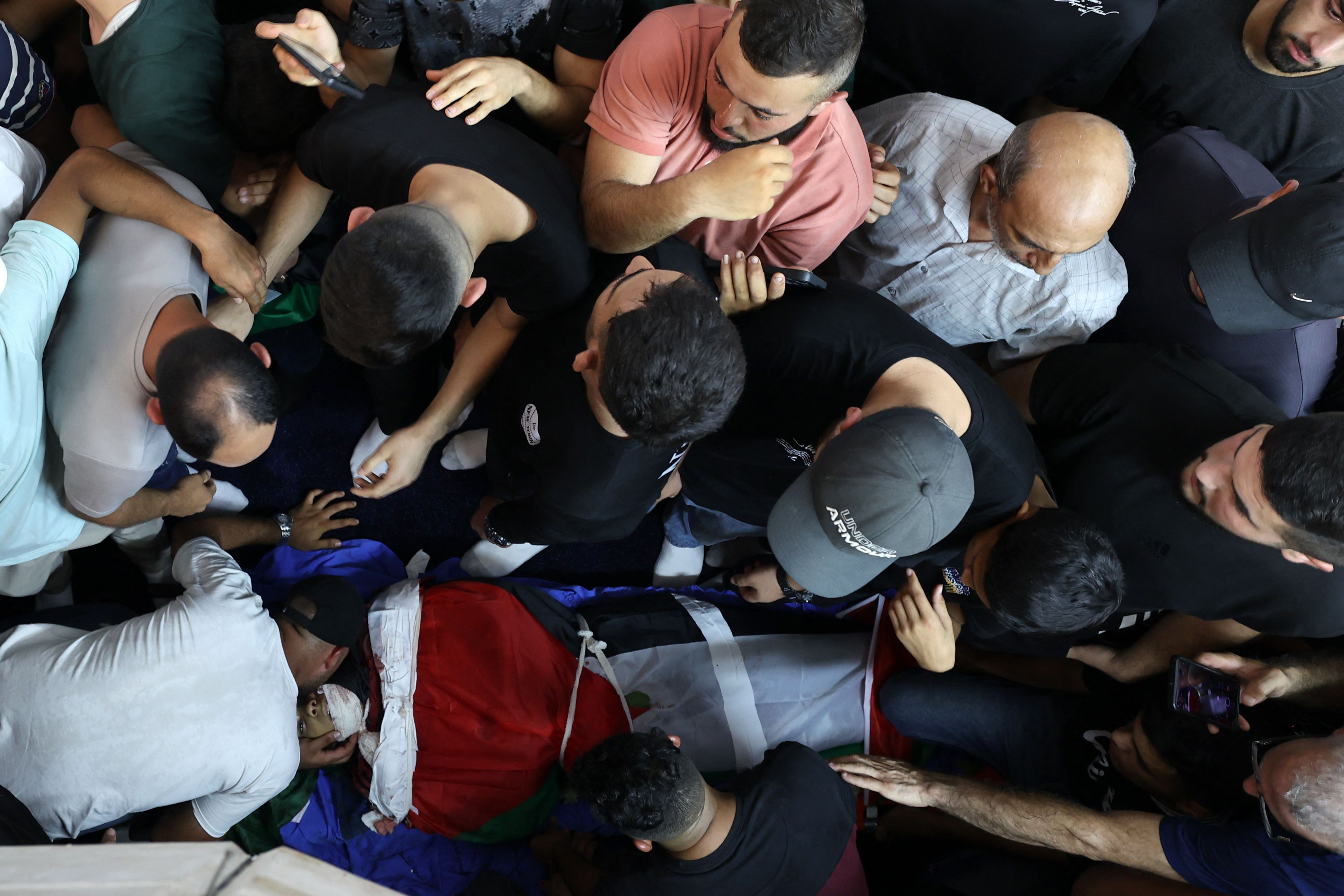 من تشييع الشهيد محمود أبو سعن في طولكرم .. تصوير: "الفرنسية"