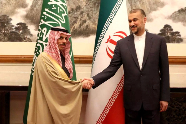 طهران - (أ ف ب)