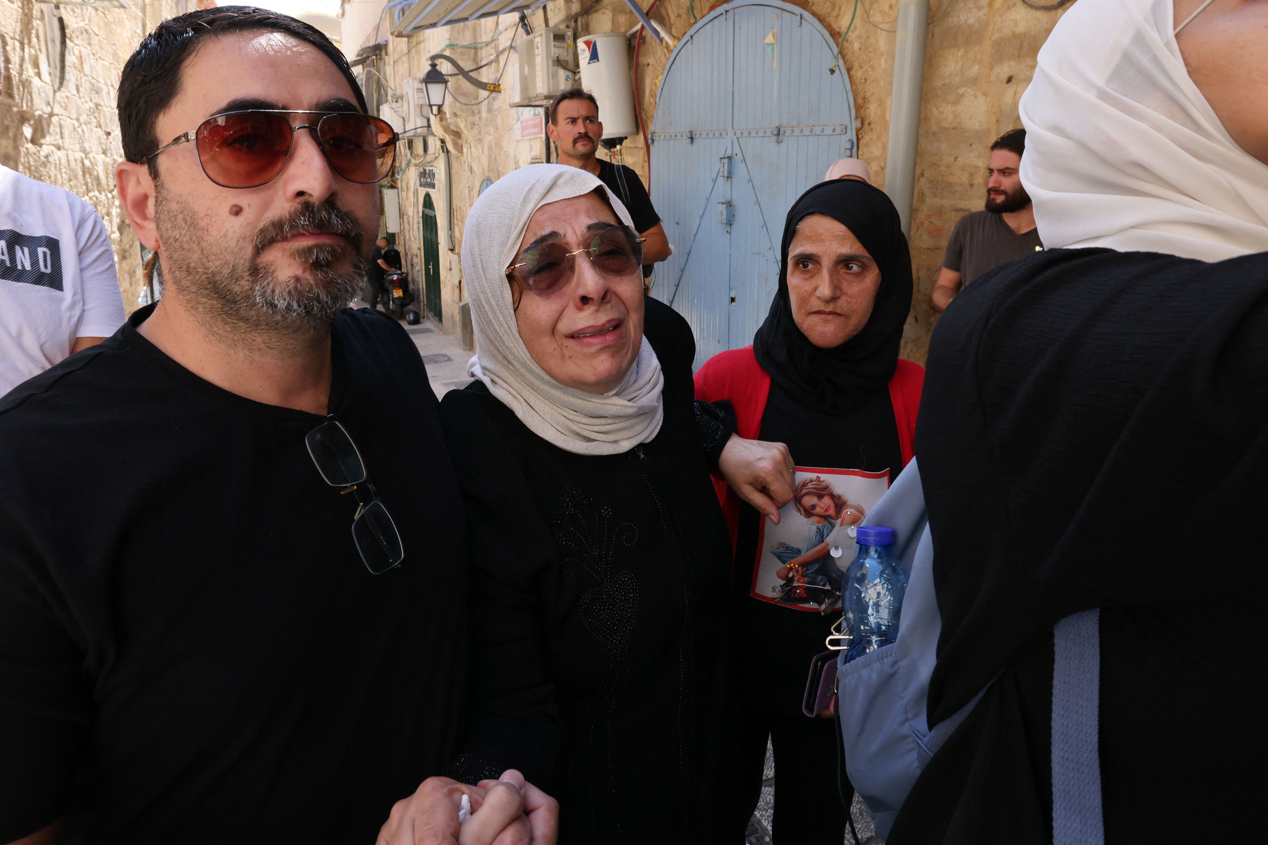 حسرة عائلة صب لبن في القدس المحتلة بعد استيلاء المستوطنين عليه .. تصوير: "الفرنسية"