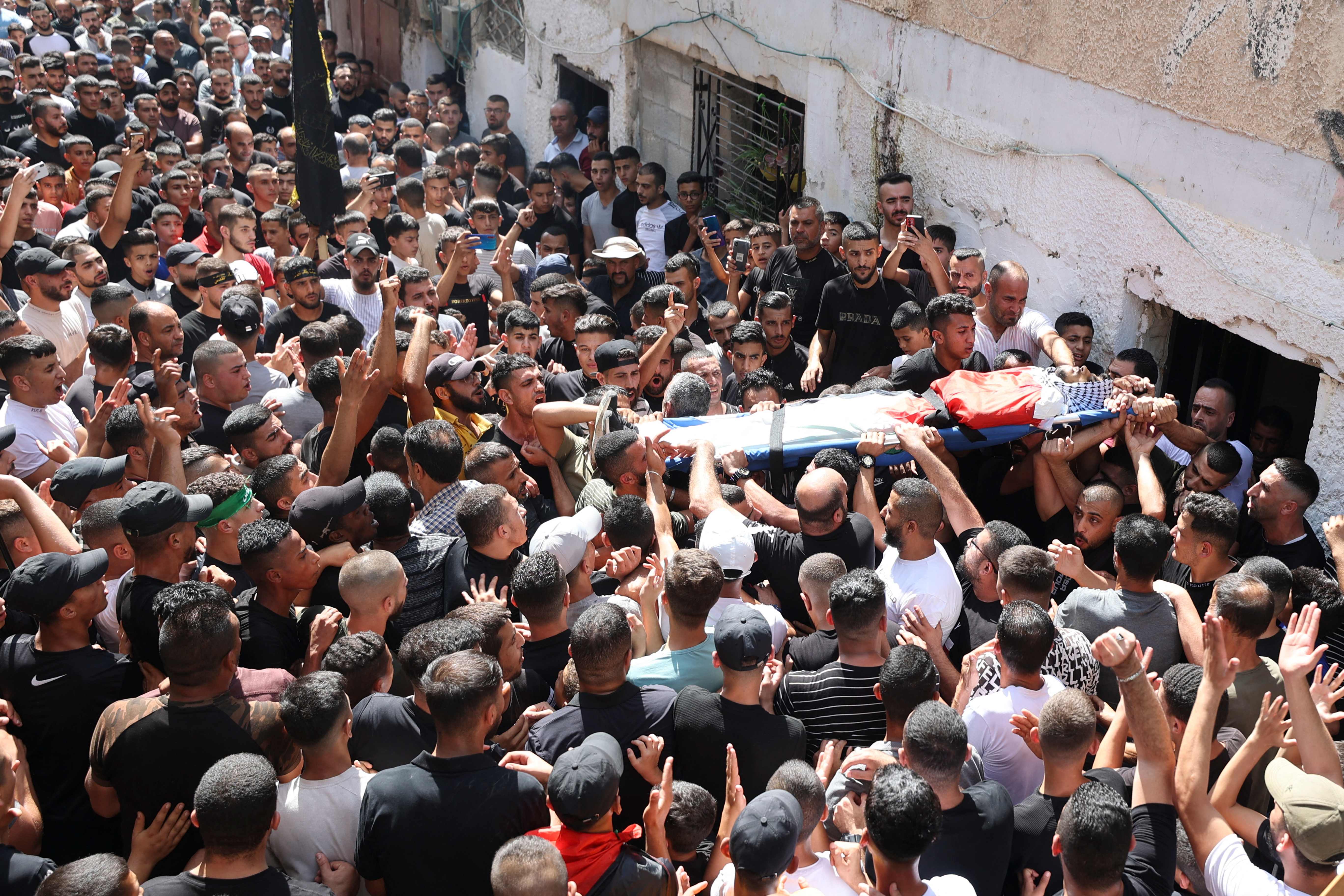 تشييع حزين للشهيد يونس التايه في طوباس .. تصوير: "الفرنسية"