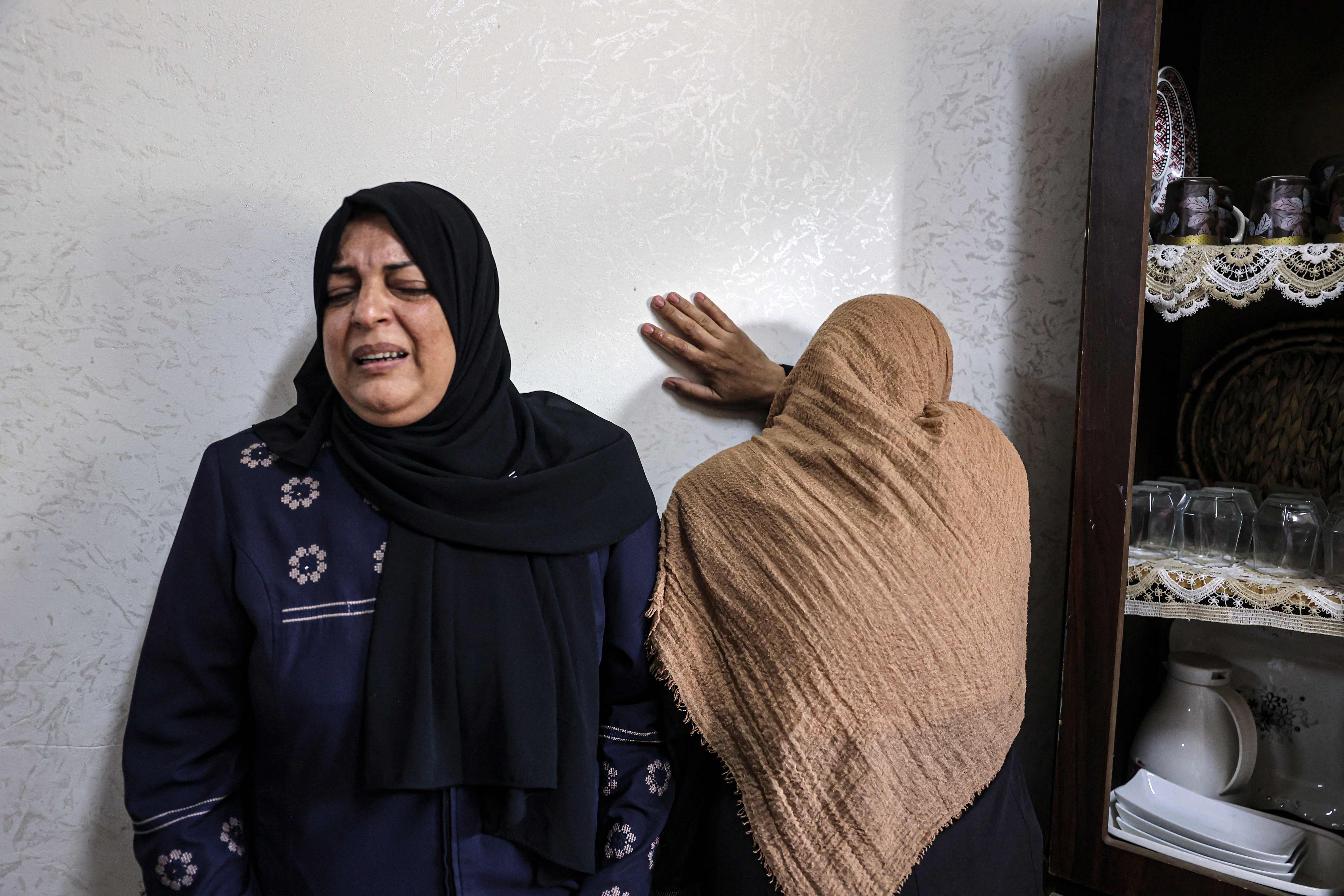تشييع حزين للشهيد أنس انشاصي في خانيونس جنوب قطاع غزة .. تصوير: "الفرنسية"