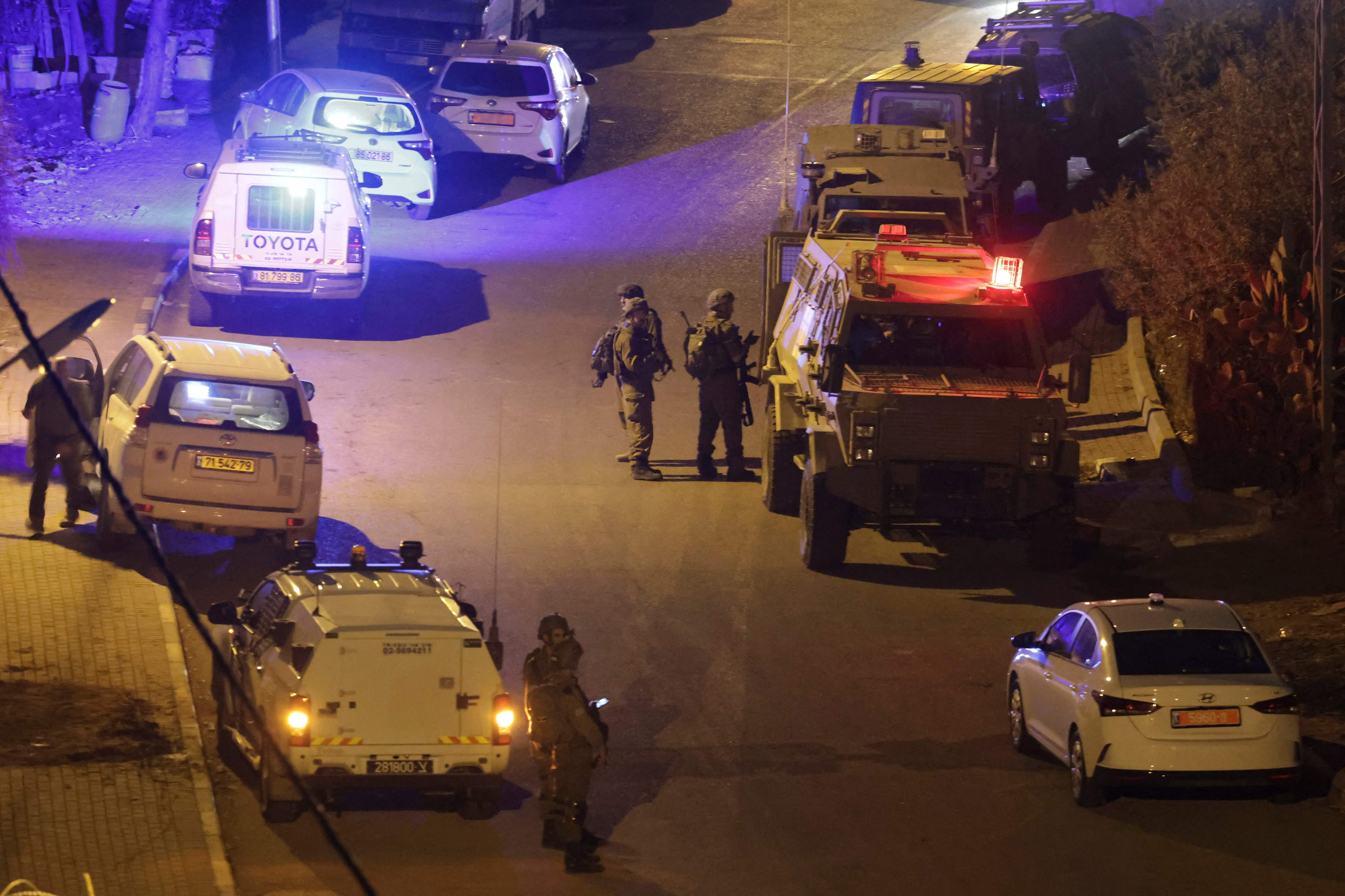 من مكان ومحيط العملية التي وقعت بالخليل .. تصوير: "الفرنسية"