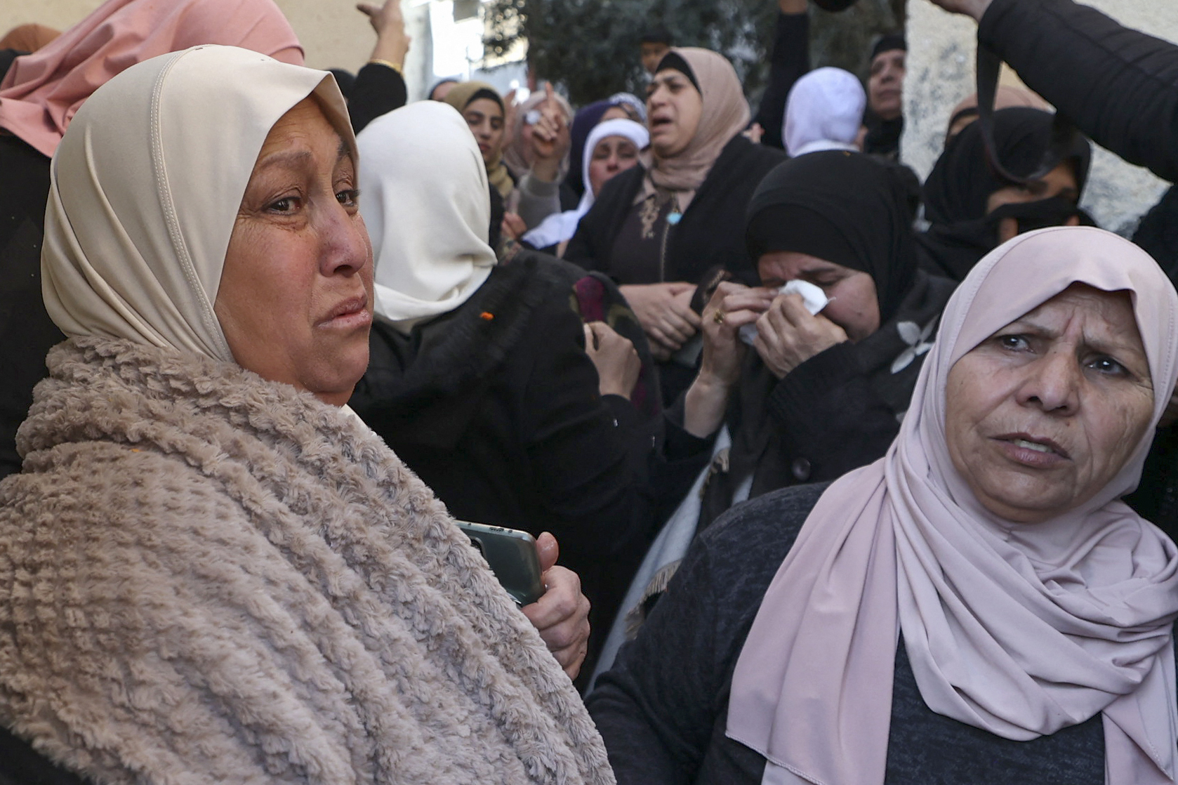 تشييع مؤثر للشهيد الفتى محمود العايدي في طوباس شمال الضفة الغربية .. تصوير: "الفرنسية"