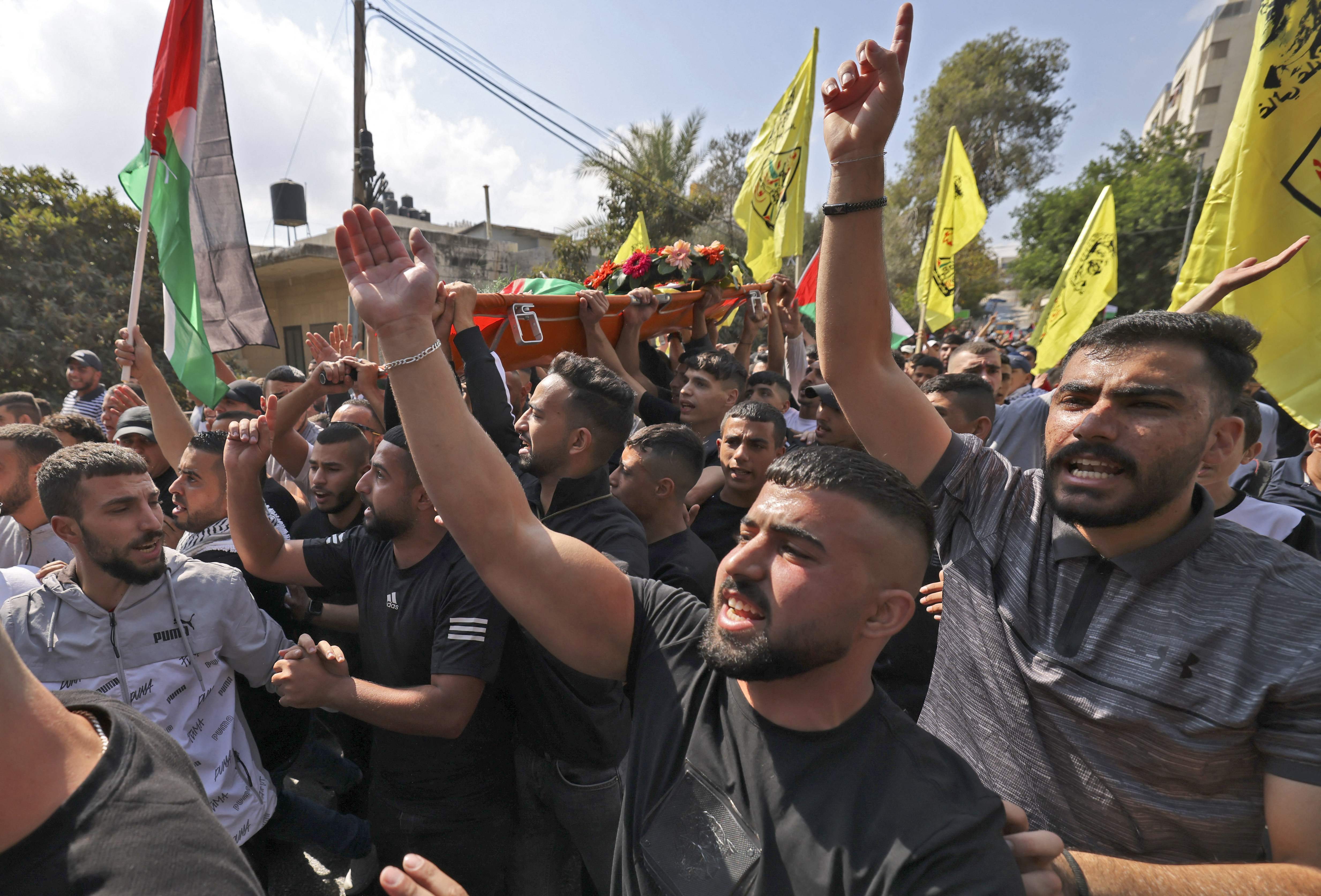 من تشييع الشهيد محمد نوري في رام الله .. تصوير: "الفرنسية"