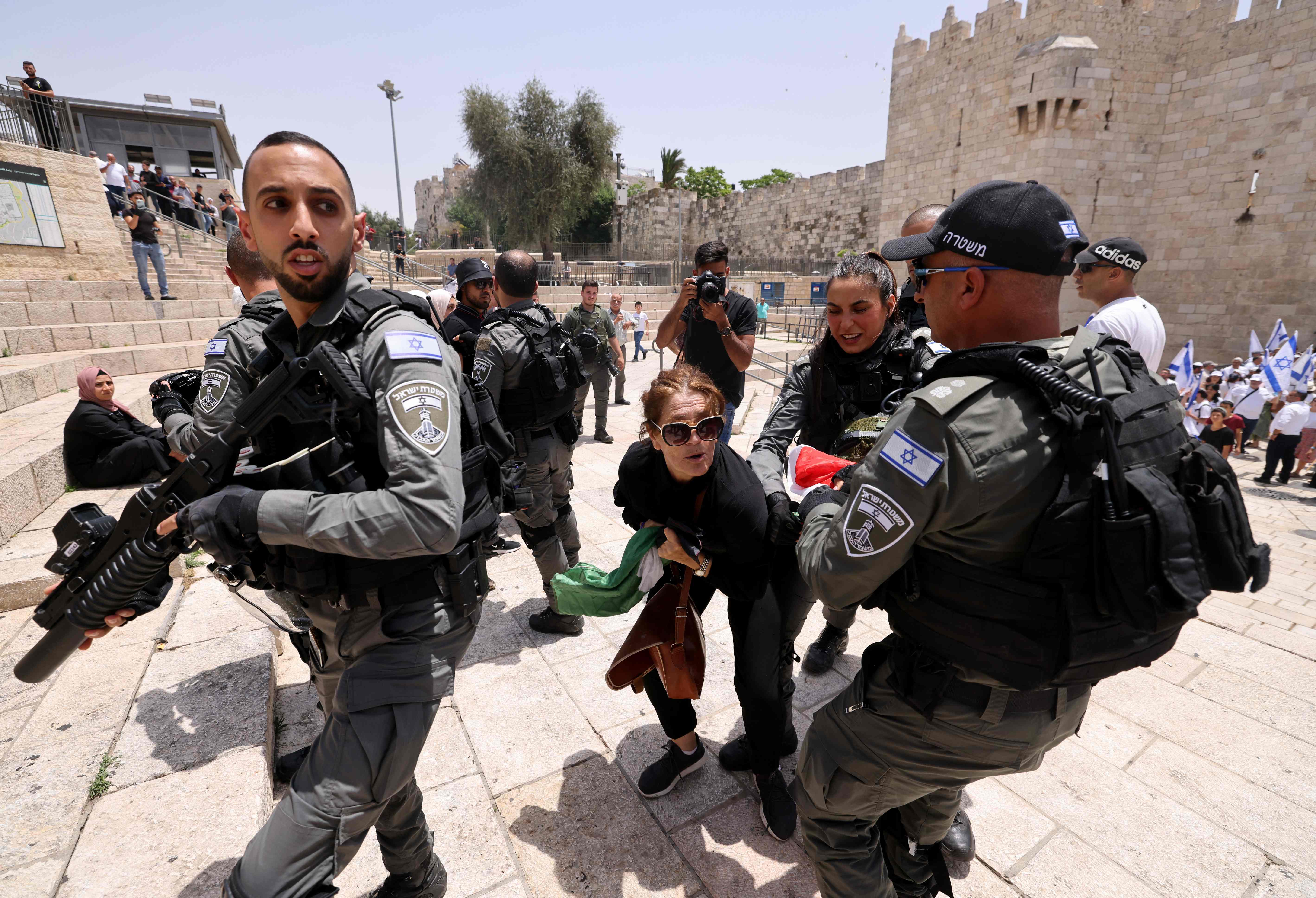 اعتقالات واعتداءات في القدس المحتلة قبيل مسيرة الأعلام الاستفزازية .. تصوير: "الفرنسية"