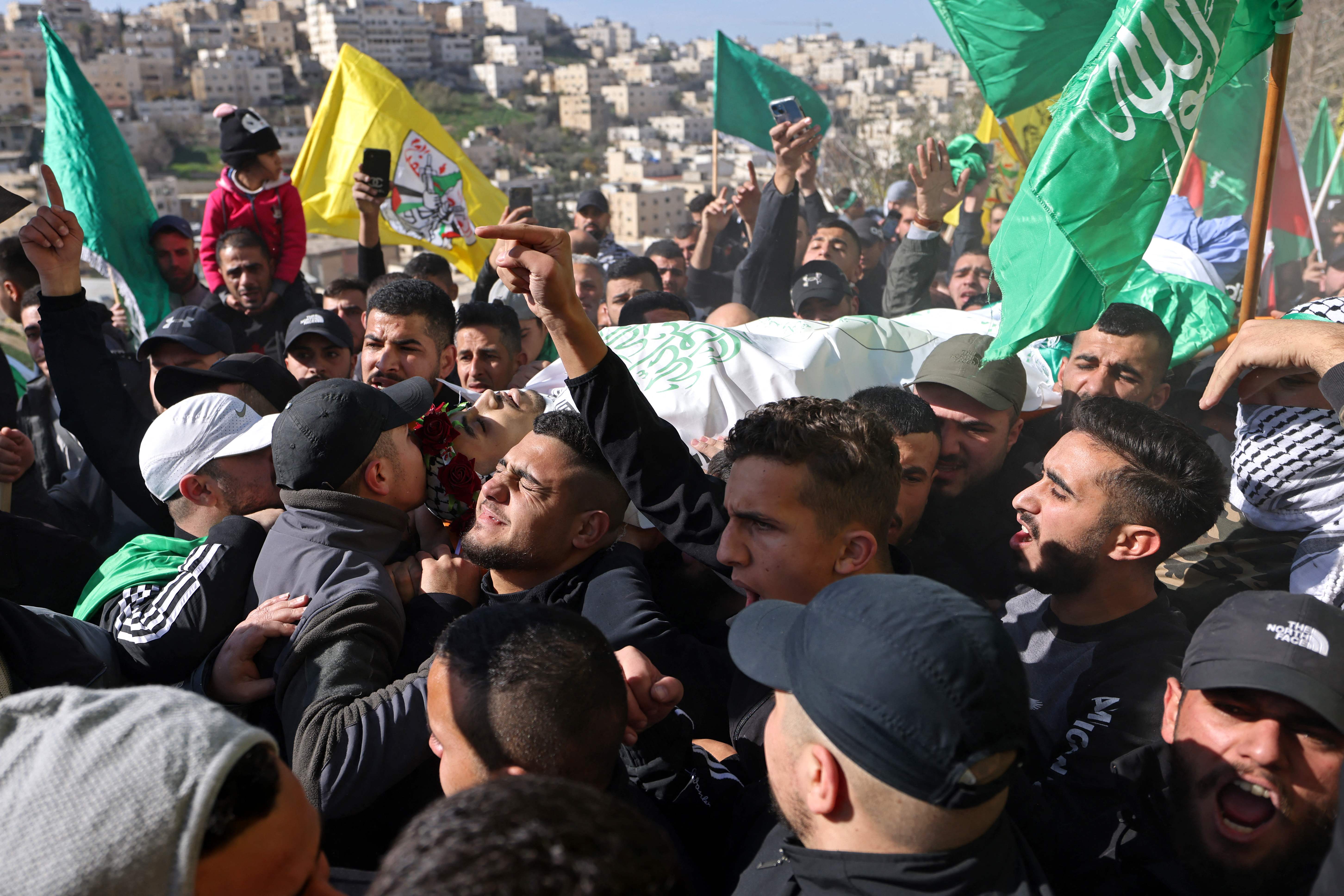 من تشييع الشهيد يوسف محيسن في بلدة الرام بالقدس المحتلة .. تصوير: "الفرنسية"