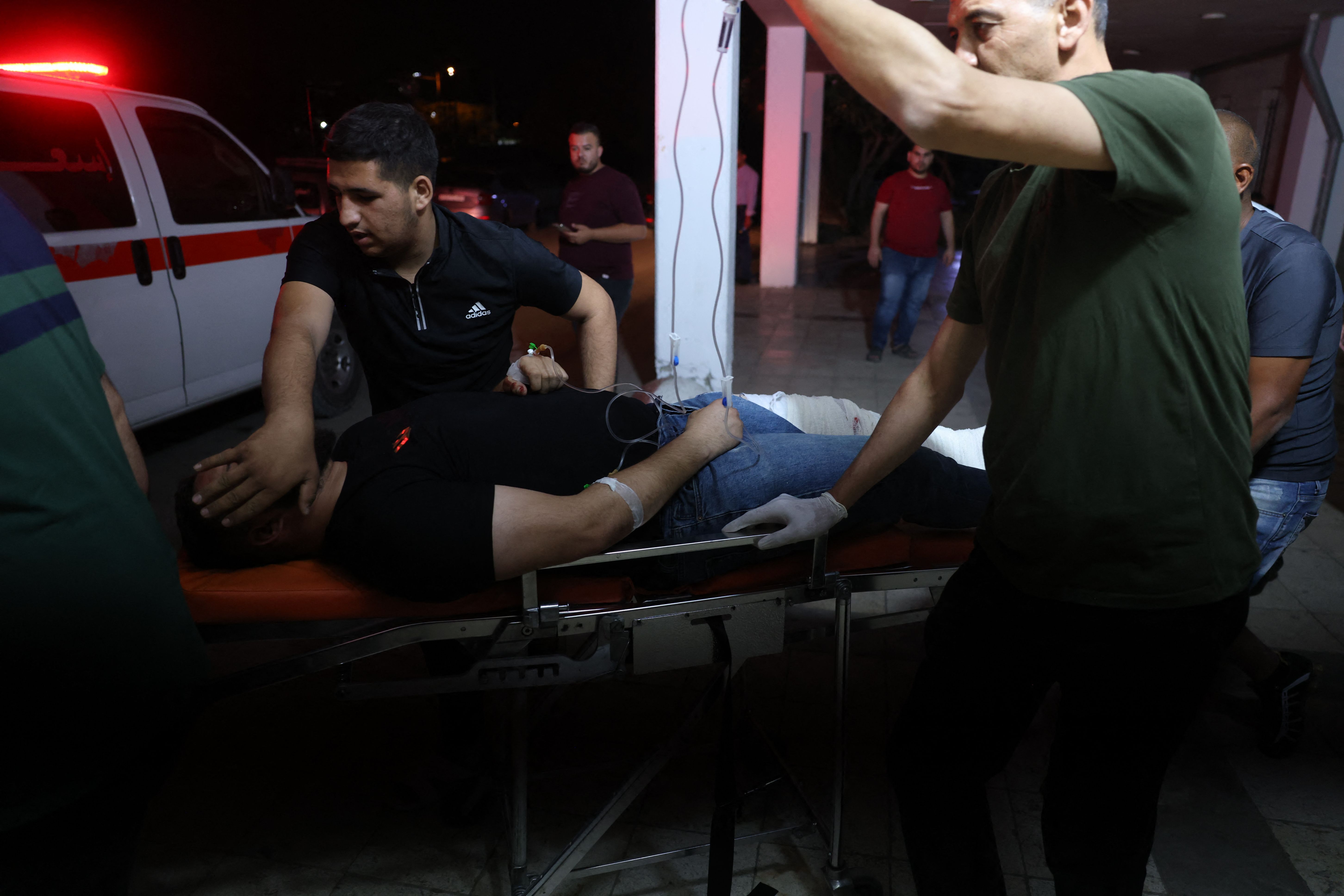 إصابات خلال عملية الاحتلال في مخيم عقبة جبر بأريحا .. تصوير: "الفرنسية"