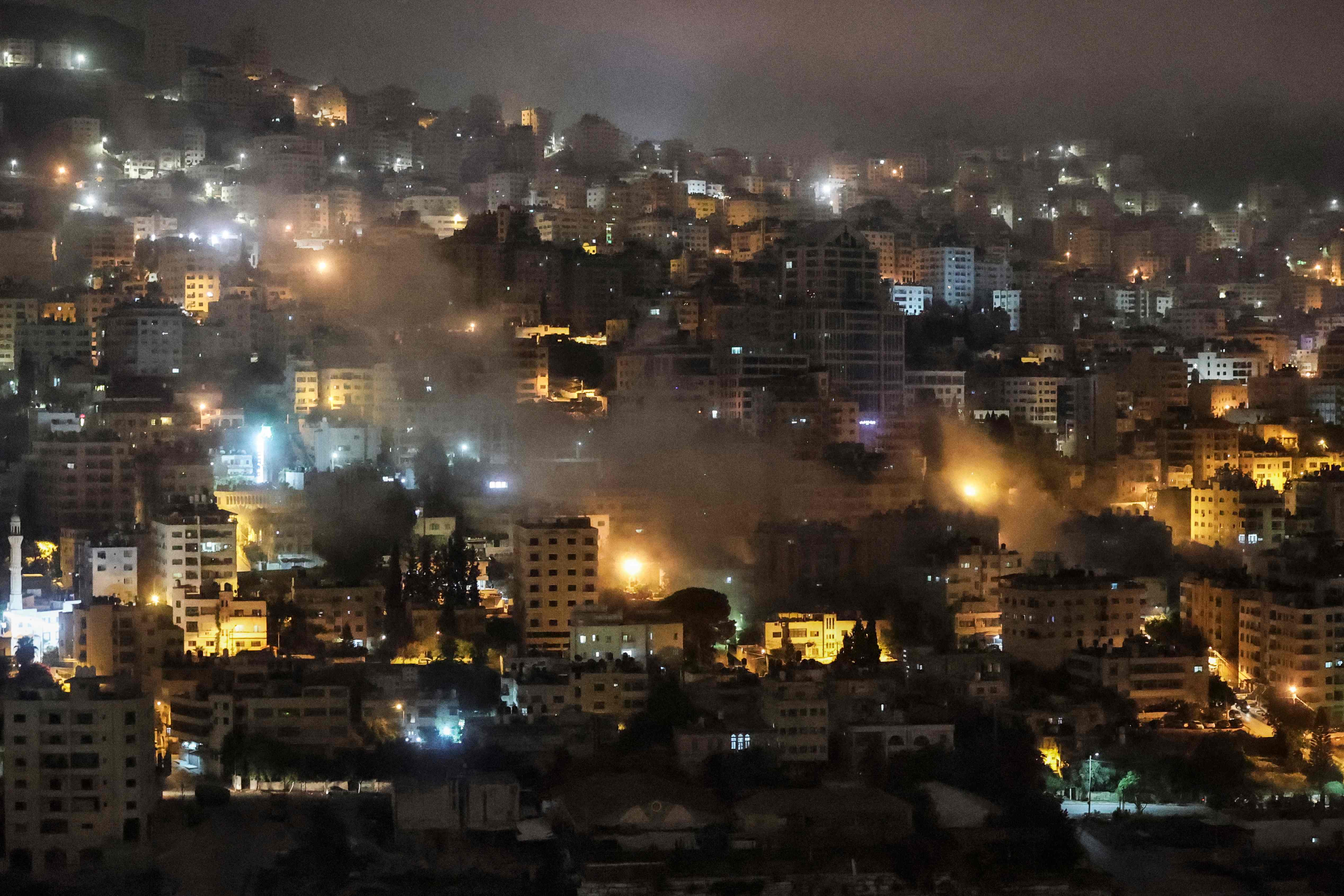 آثار هدم الاحتلال لمنزل الأسير أسامة الطويل في نابلس .. تصوير: "الفرنسية"