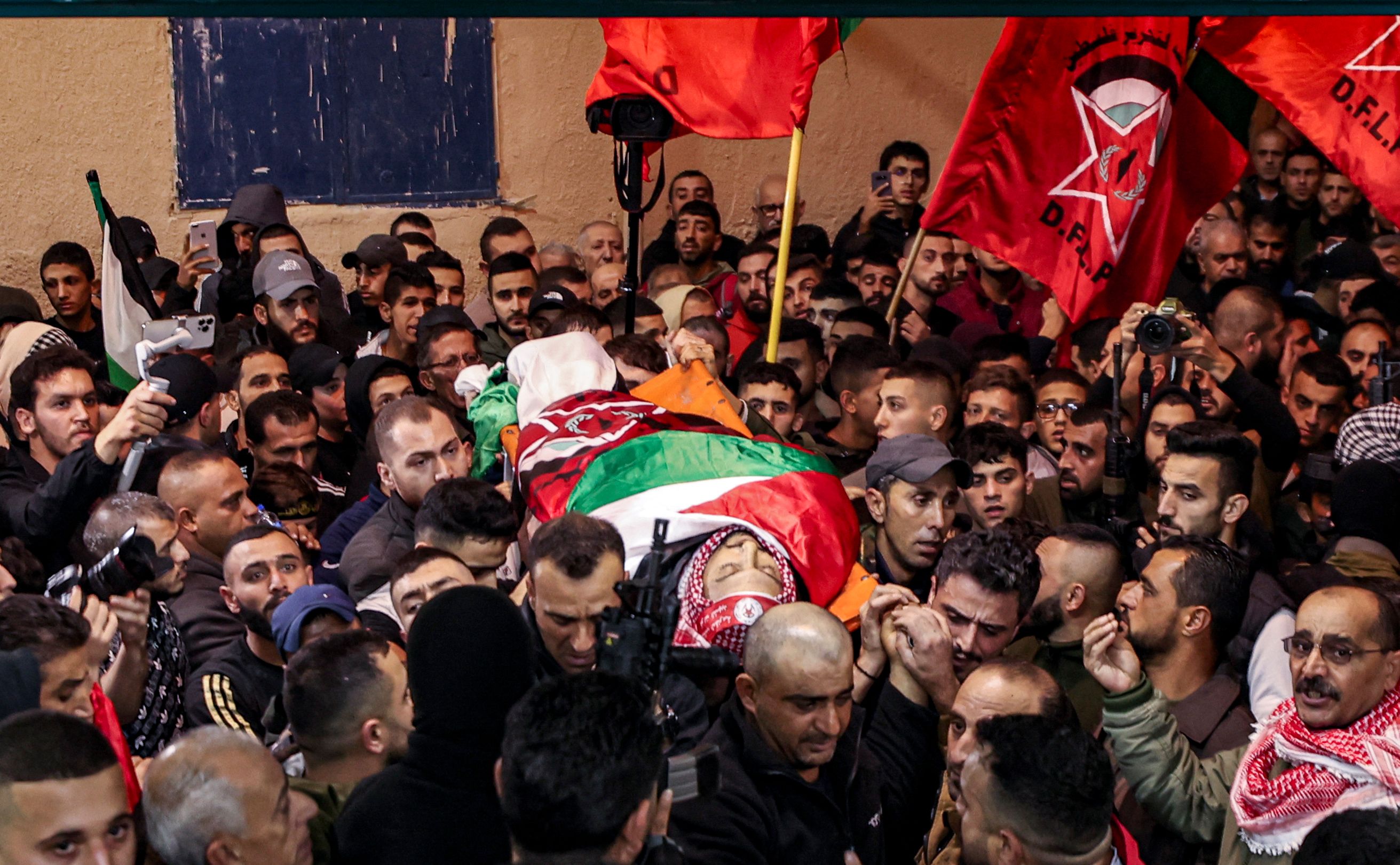 تشييع حزين للشهيد محمد بدارنة في يعبد بجنين .. تصوير: "الفرنسية"