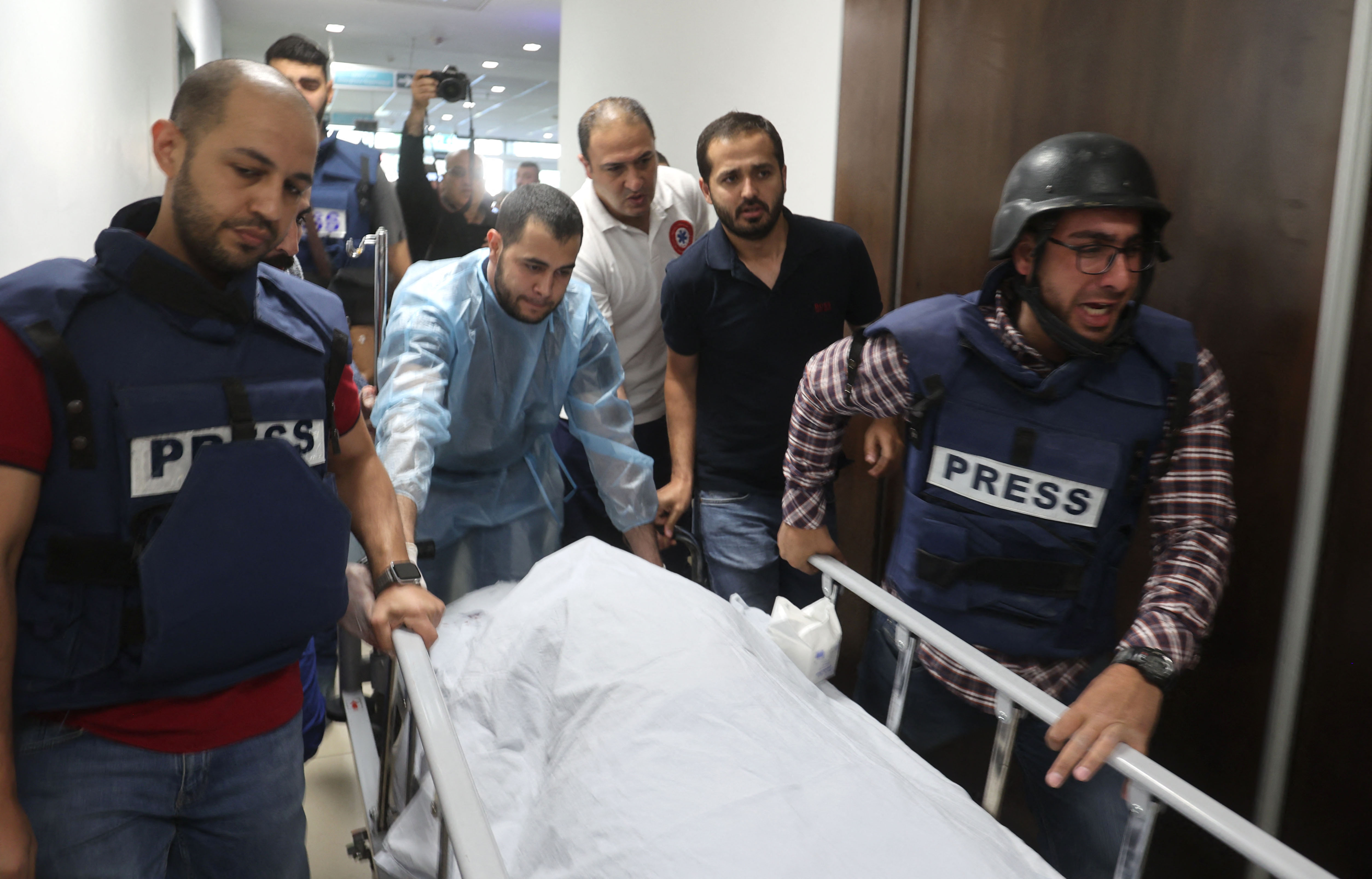 جثمان الشهيدة الزميلة شيرين أبو عاقلة .. تصوير: "الفرنسية"