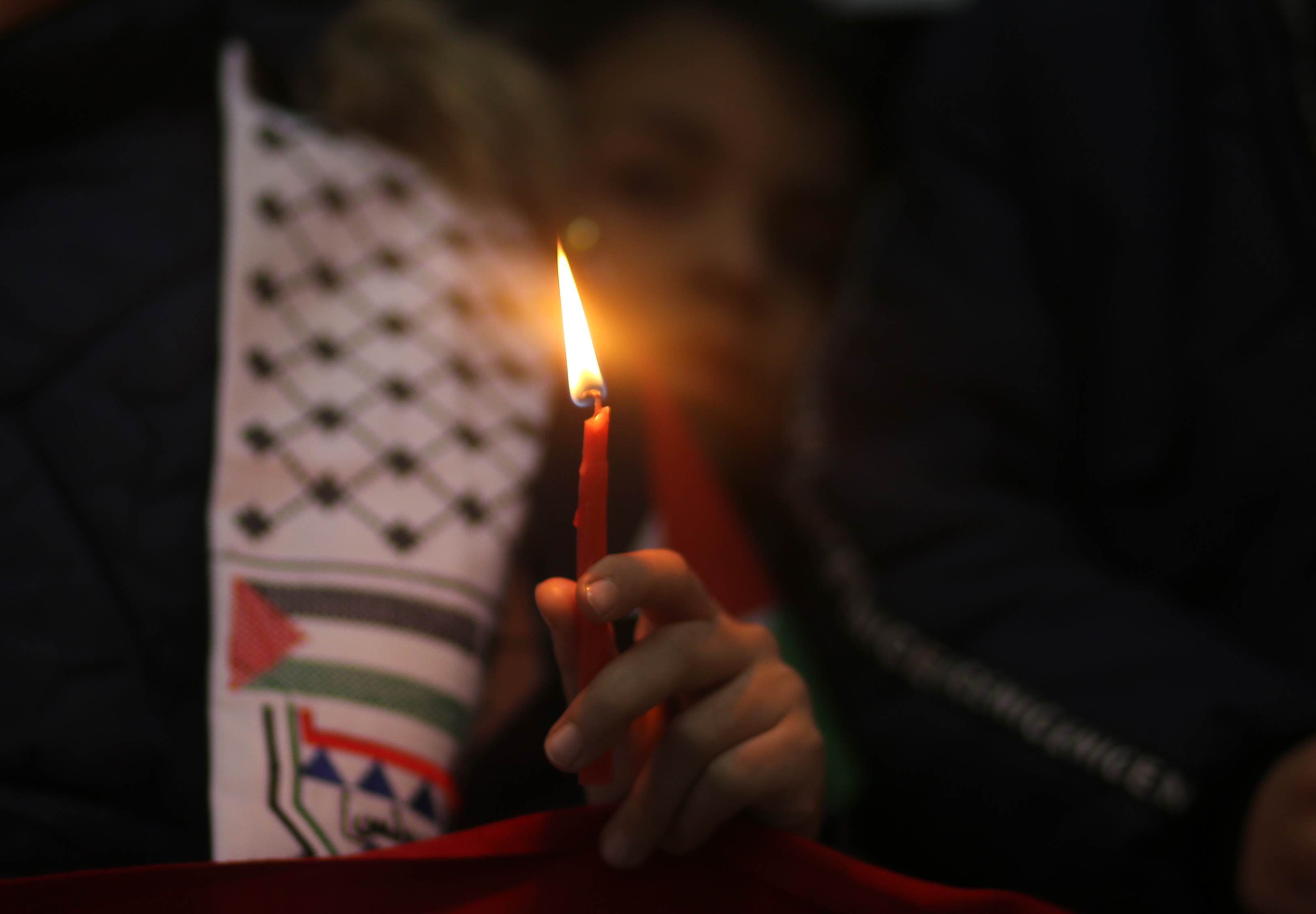 وقفة في غزة تضامنًا مع تركيا وسوريا بعد الزلزال الأخير .. تصوير: "شينخوا"