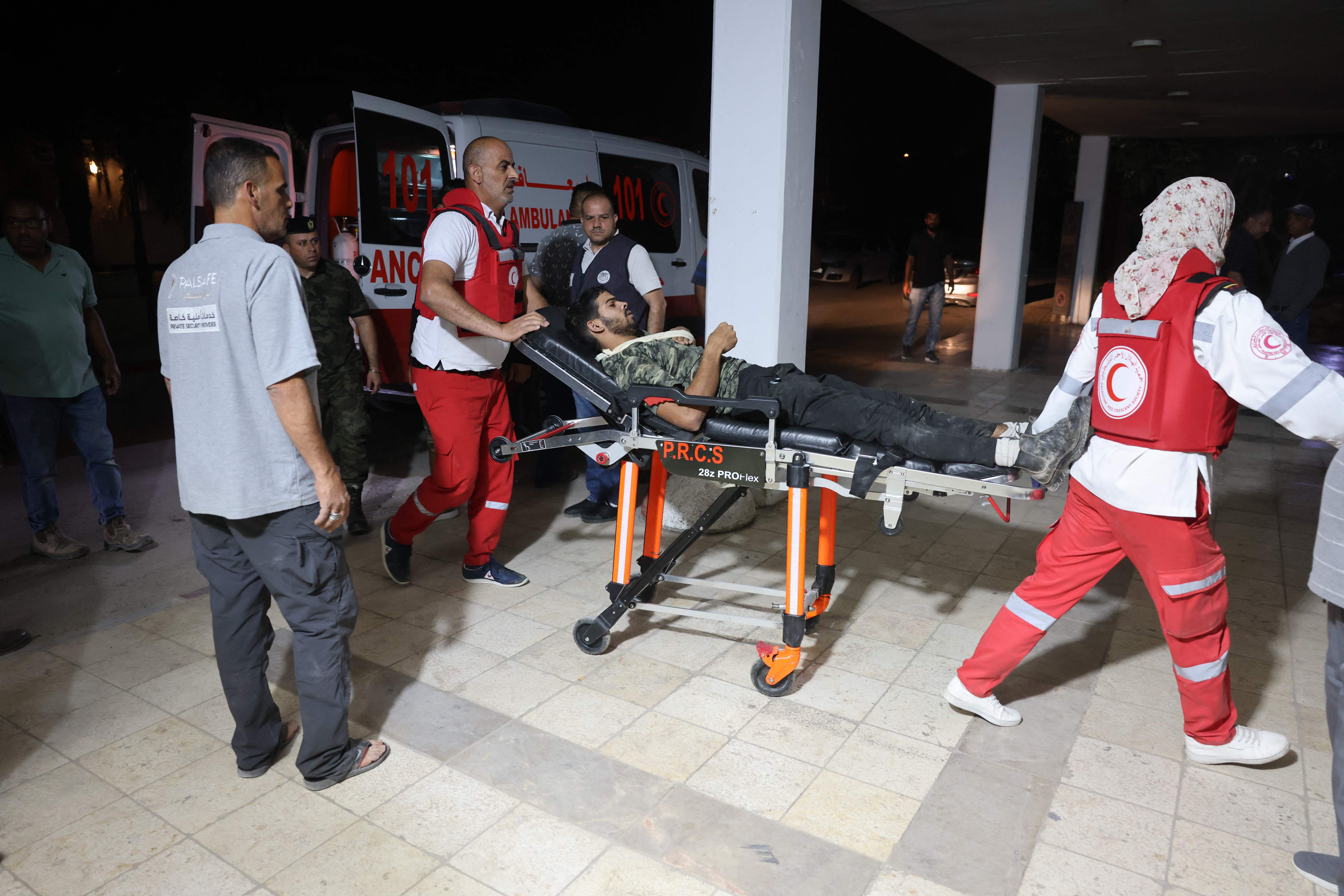 إصابات خلال عملية الاحتلال في مخيم عقبة جبر بأريحا .. تصوير: "الفرنسية"