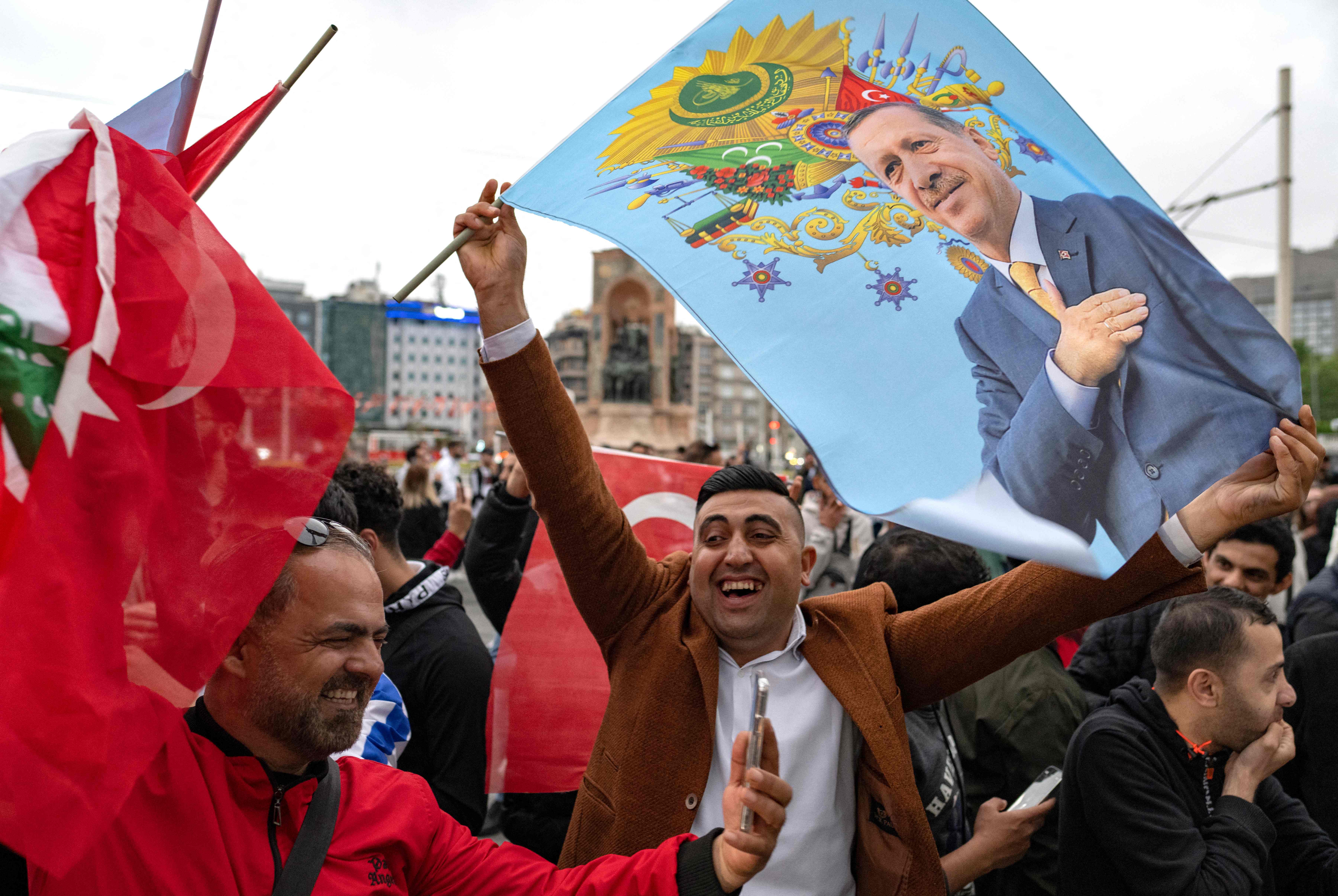 احتفالات الأتراك بفوز أردوغان بالانتخابات الرئاسية.. تصوير: "الفرنسية"