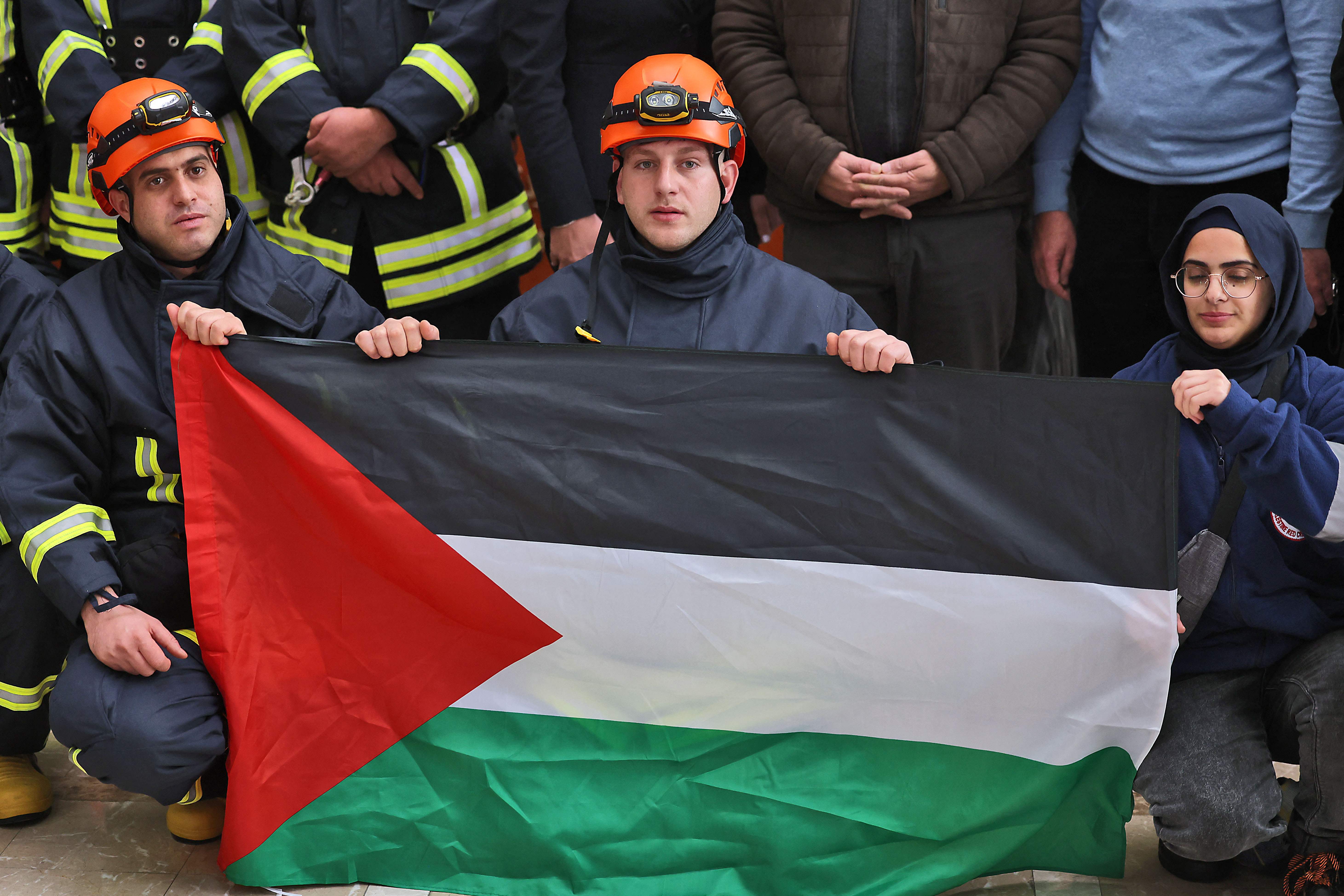 فريق إغاثي فلسطيني يتوجه إلى تركيا وسوريا .. تصوير: "الفرنسية"