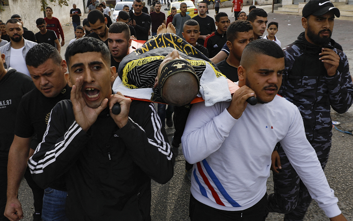 من وداع وتشييع الشهيد صلاح بريكي في جنين .. تصوير: "الفرنسية"