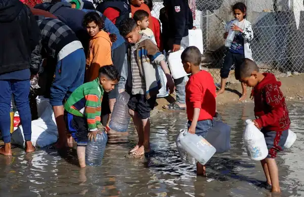 Gaza: Doctor confirms spread of hepatitis C among displaced people in Rafah