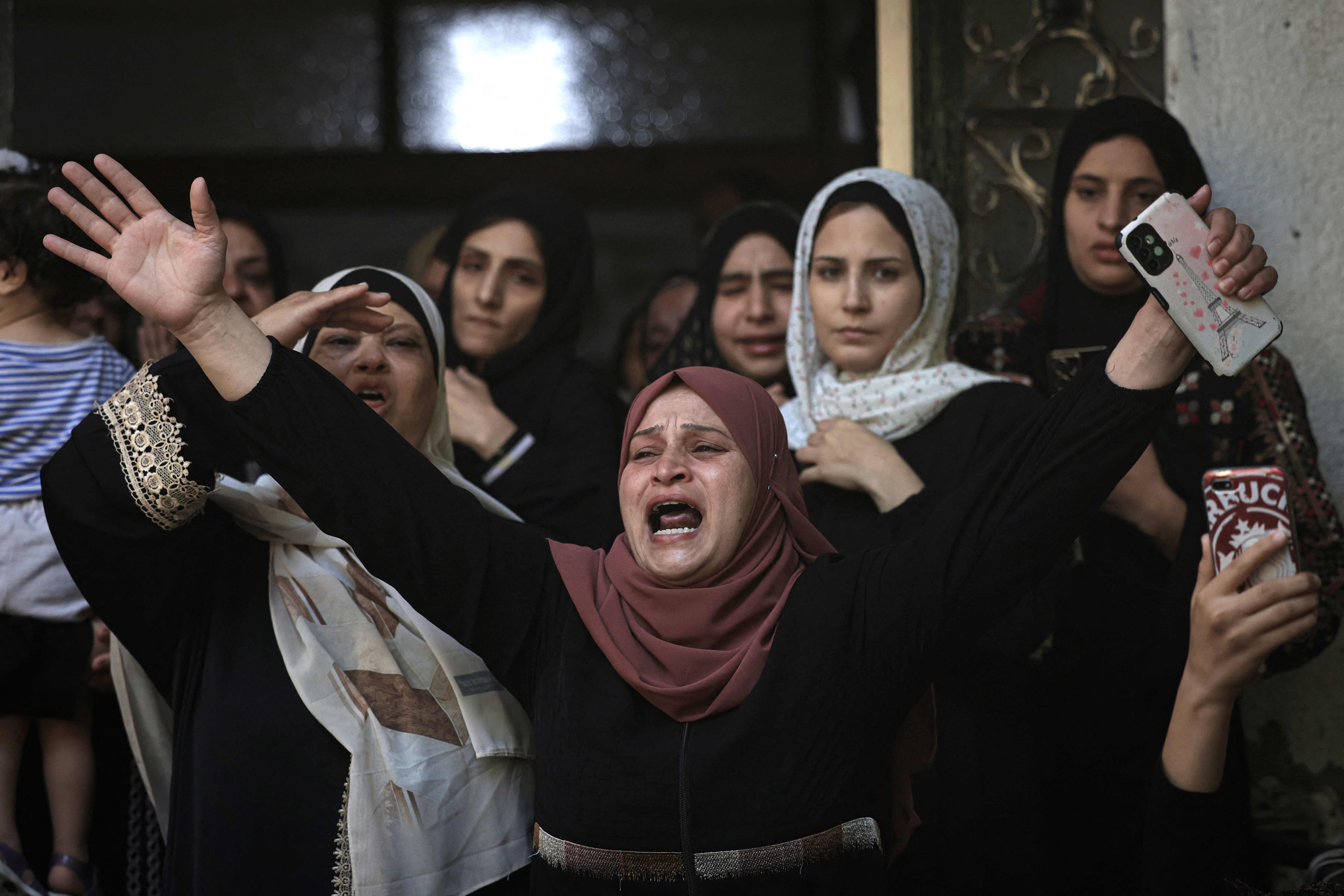 من تشييع الشهيد مجدي غباين بغزة .. تصوير: "الفرنسية"