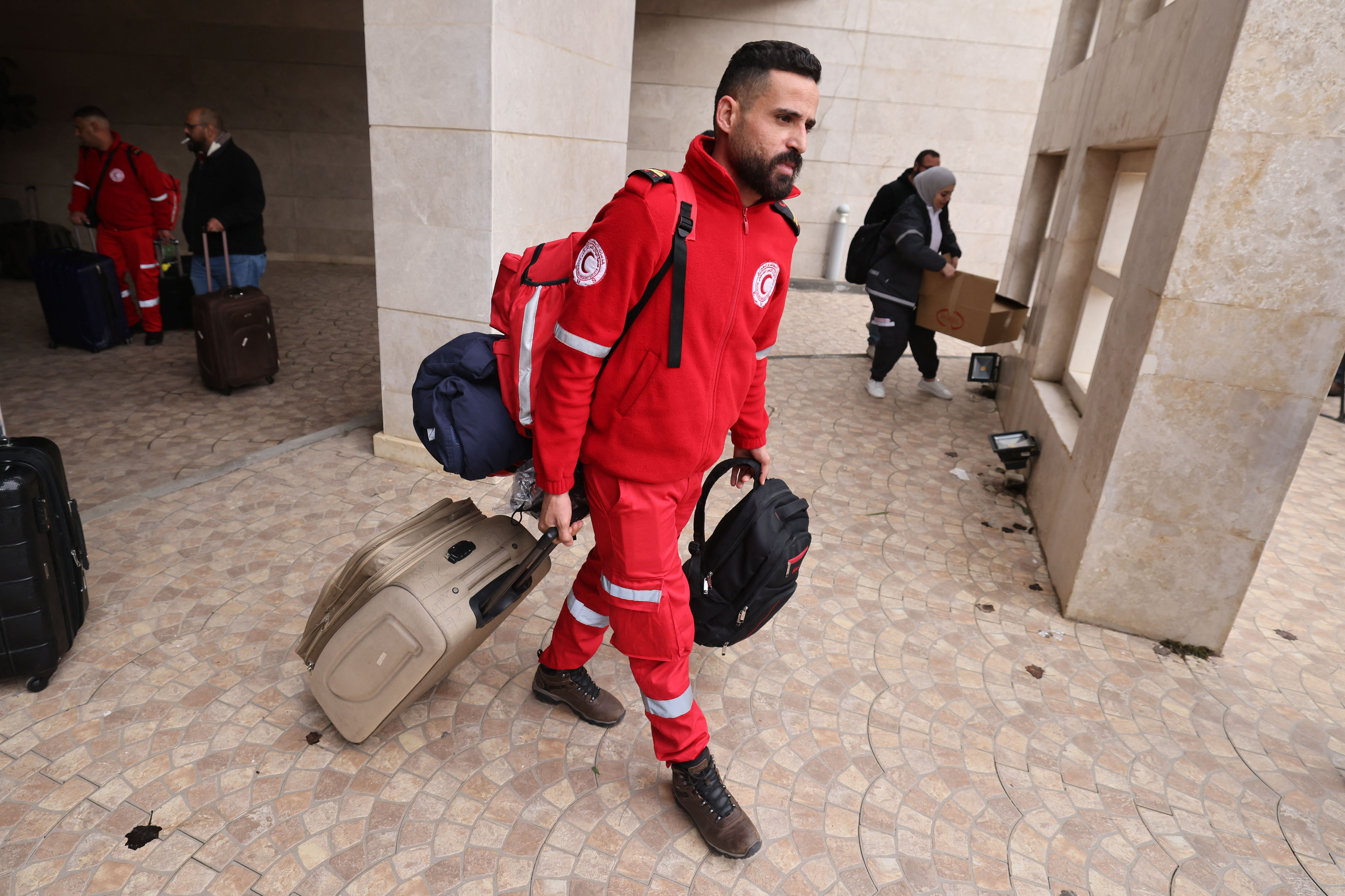 فريق إغاثي فلسطيني يتوجه إلى تركيا وسوريا .. تصوير: "الفرنسية"