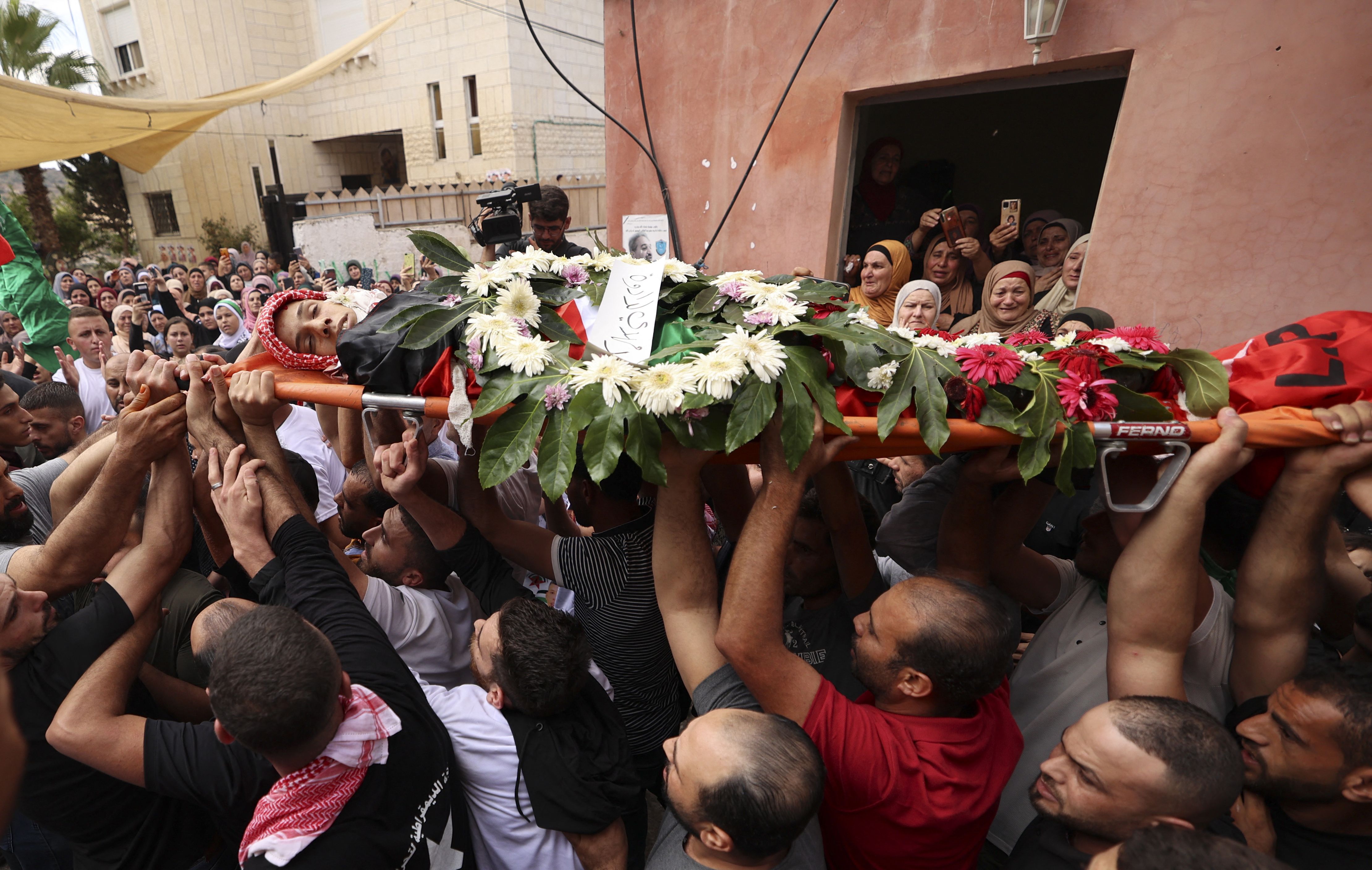 من تشييع الشهيد الطفل عادل إبراهيم داوود في قلقيلية .. تصوير: "الفرنسية"