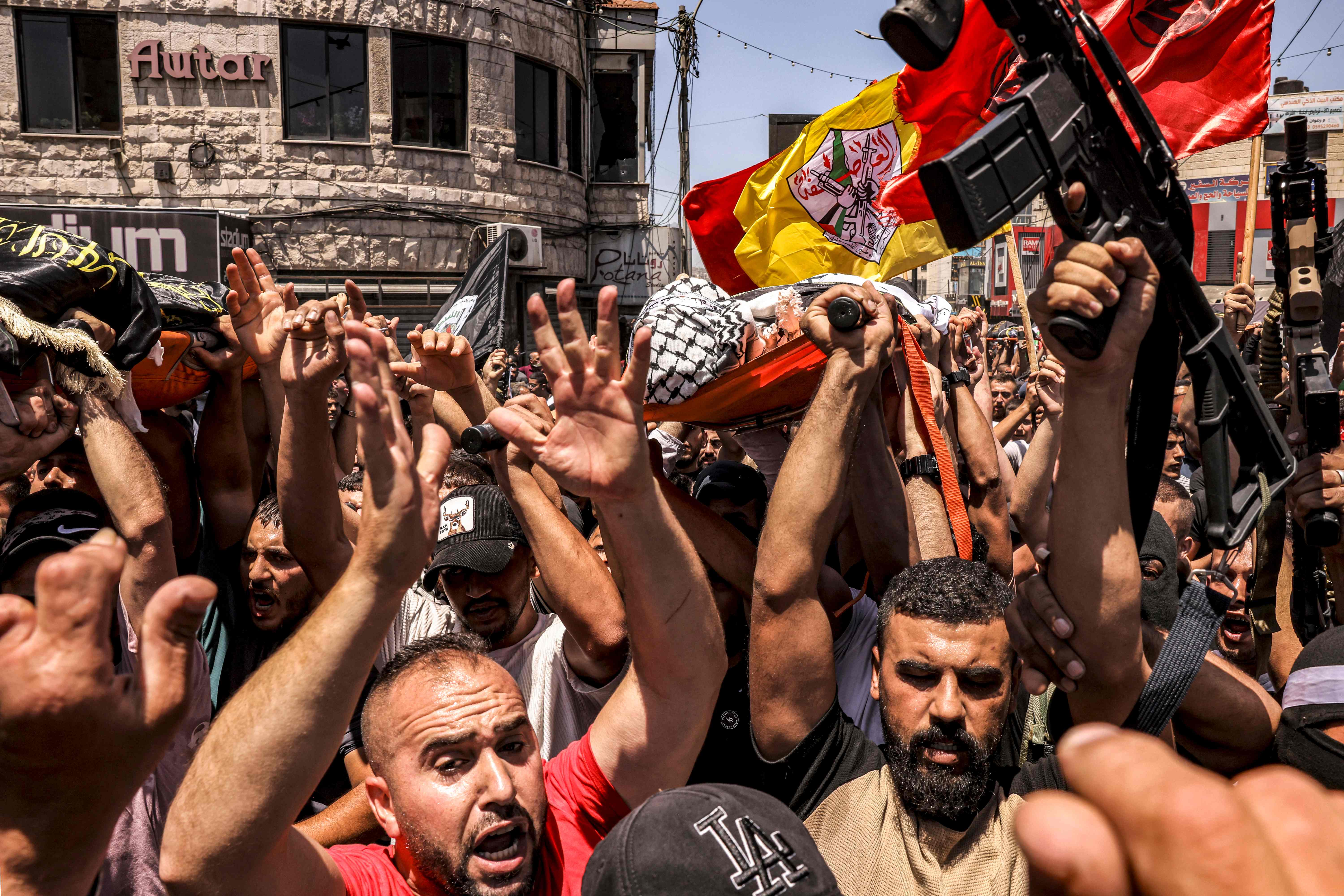 تشييع مهيب لشهداء جنين .. تصوير: "الفرنسية"