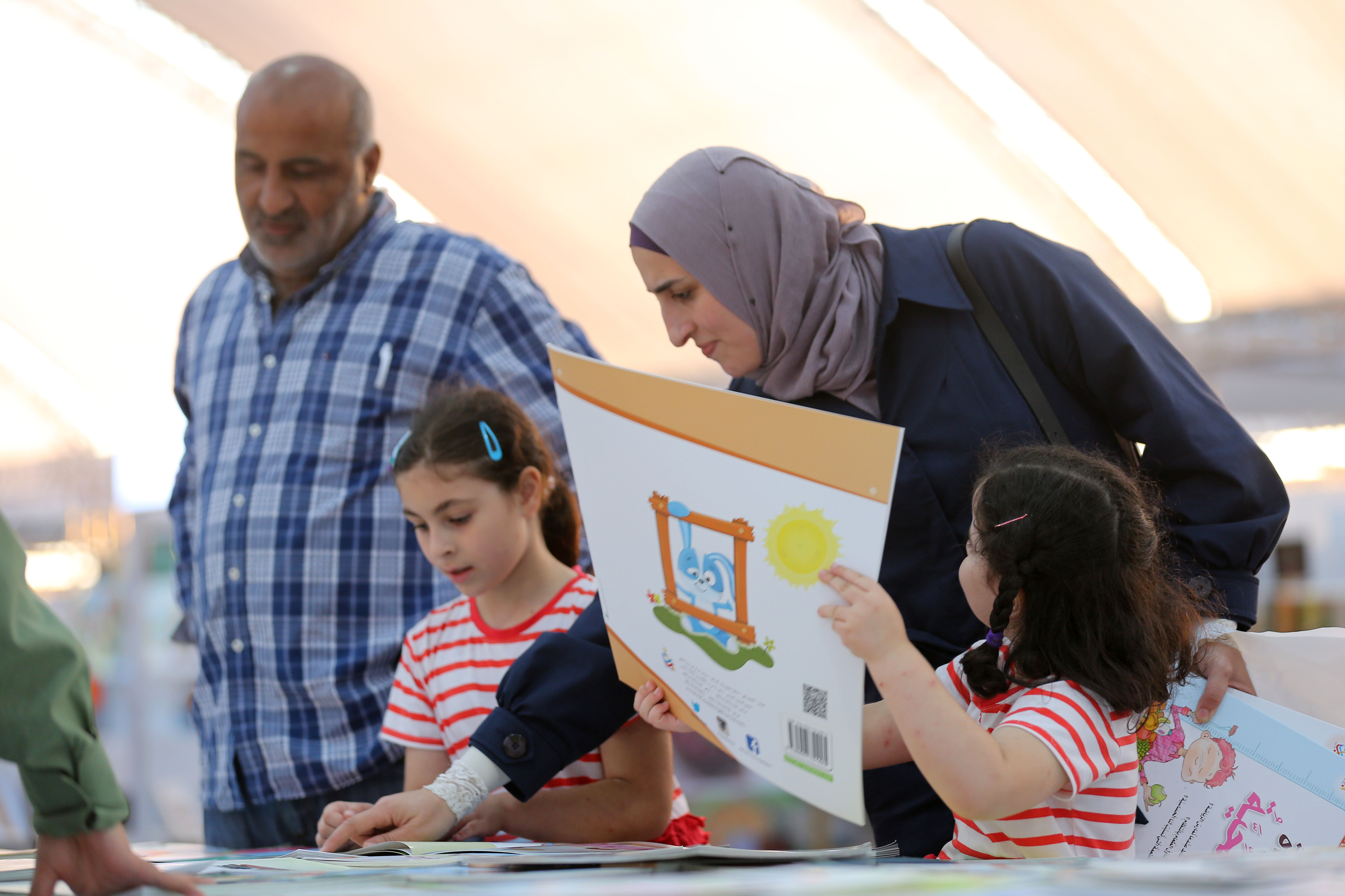 من معرض فلسطين الدولي للكتاب في رام الله .. تصوير: "شينخوا"