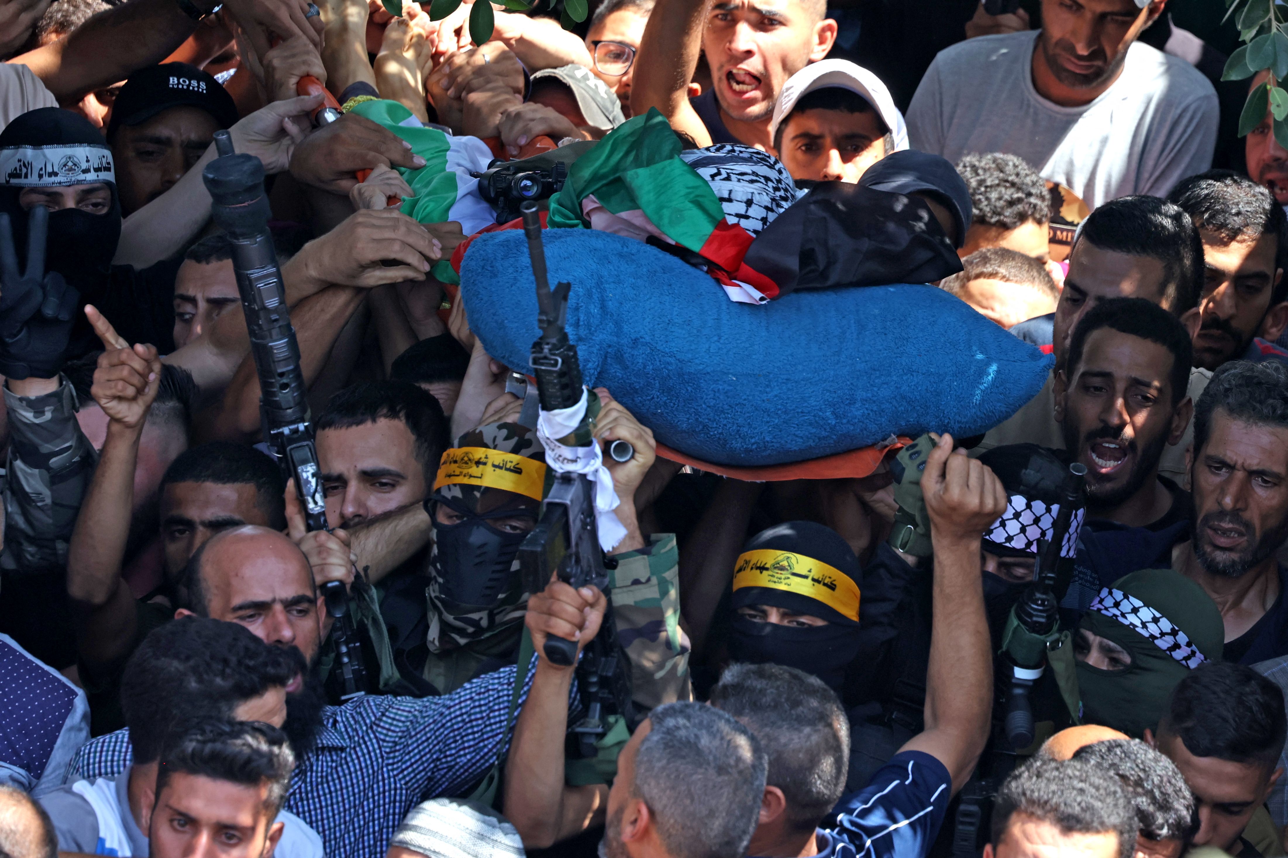 من اشييع الشهيد عبد الرحيم غنام في طوباس .. تصوير: "الفرنسية"