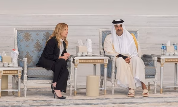 أمير قطر يستقبل قادة دوليين لتقديم التعازي في وفاة الأمير الوالد الشيخ حمد بن خليفة