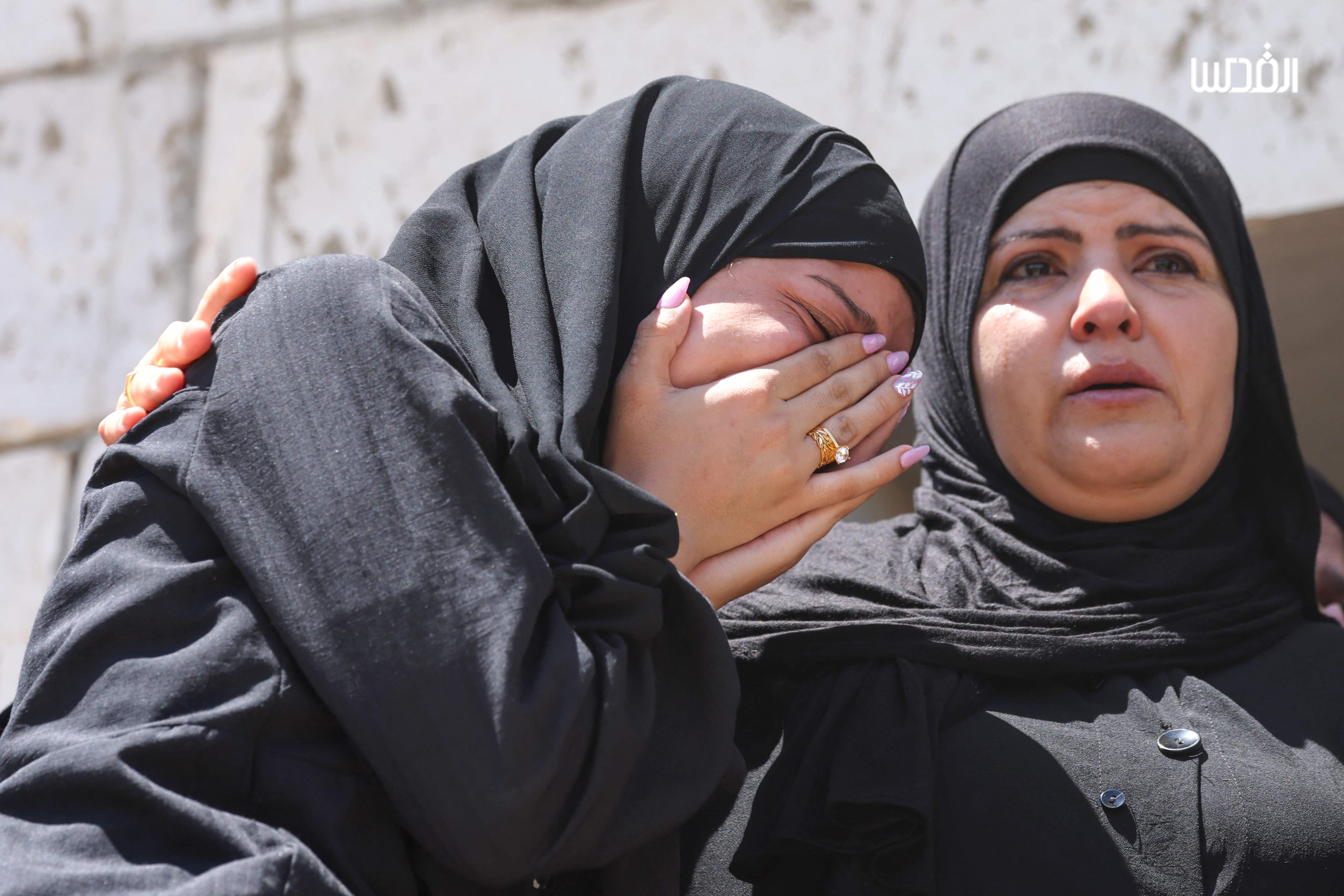 وداع مؤثر للشهيد قصي معطان في بلدة برقة شرق رام الله  .. تصوير: "الفرنسية"