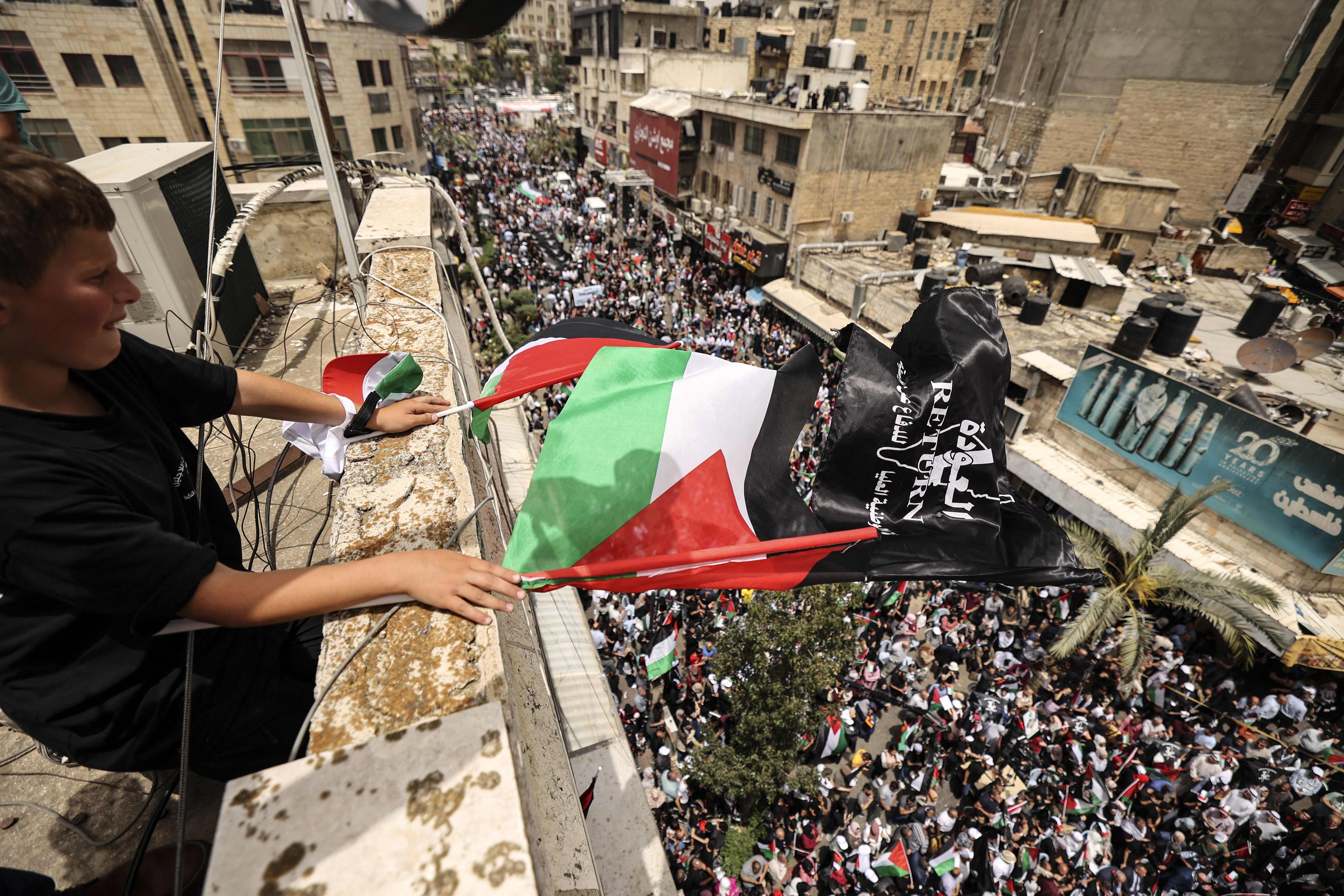 فلسطينيون في رام الله يحيون ذكرى النكبة الـ 74 .. تصوير: "الفرنسية"