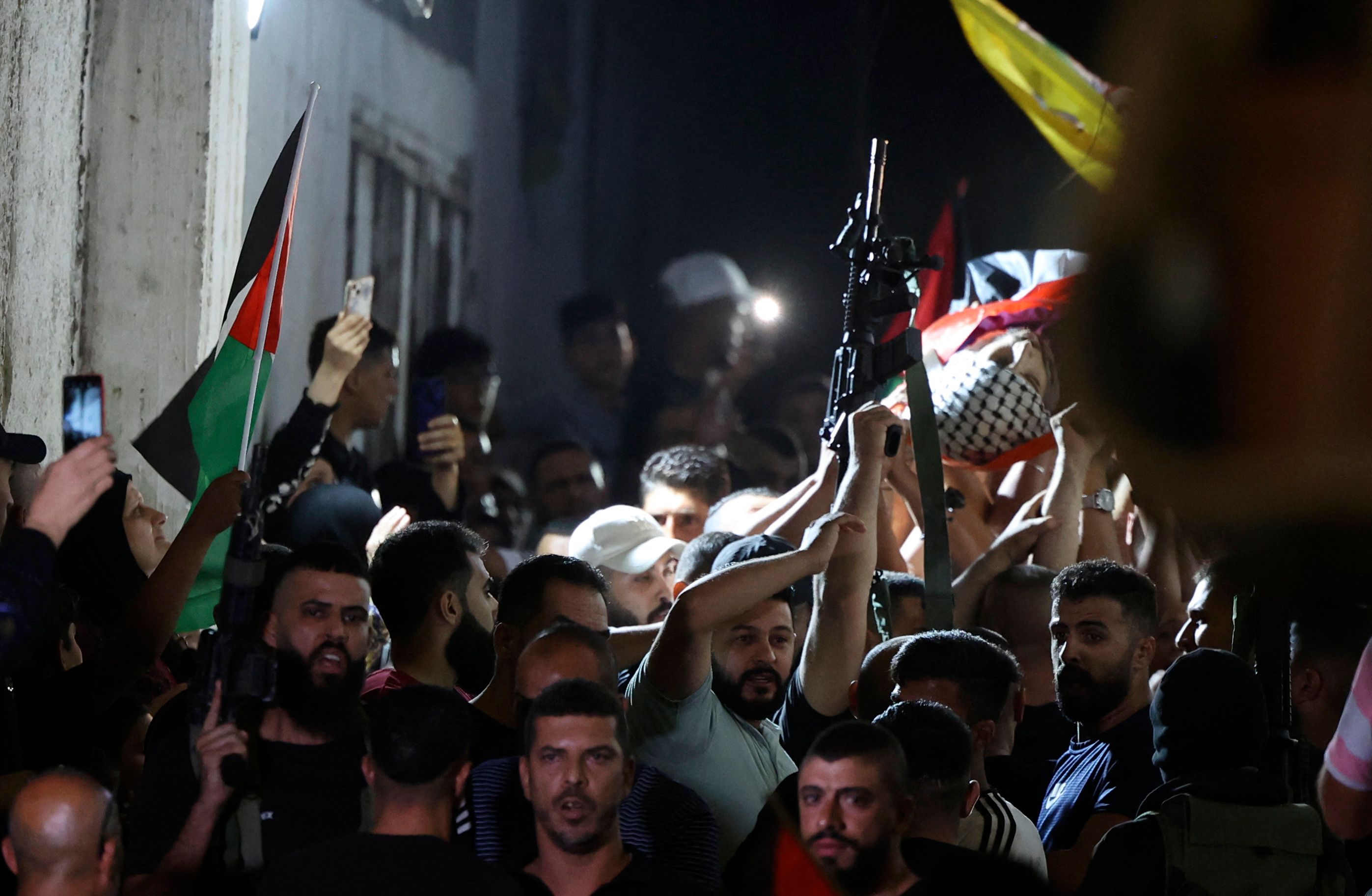 من تشييع الشهيد علاء زغل في نابلس .. تصوير: "الفرنسية"