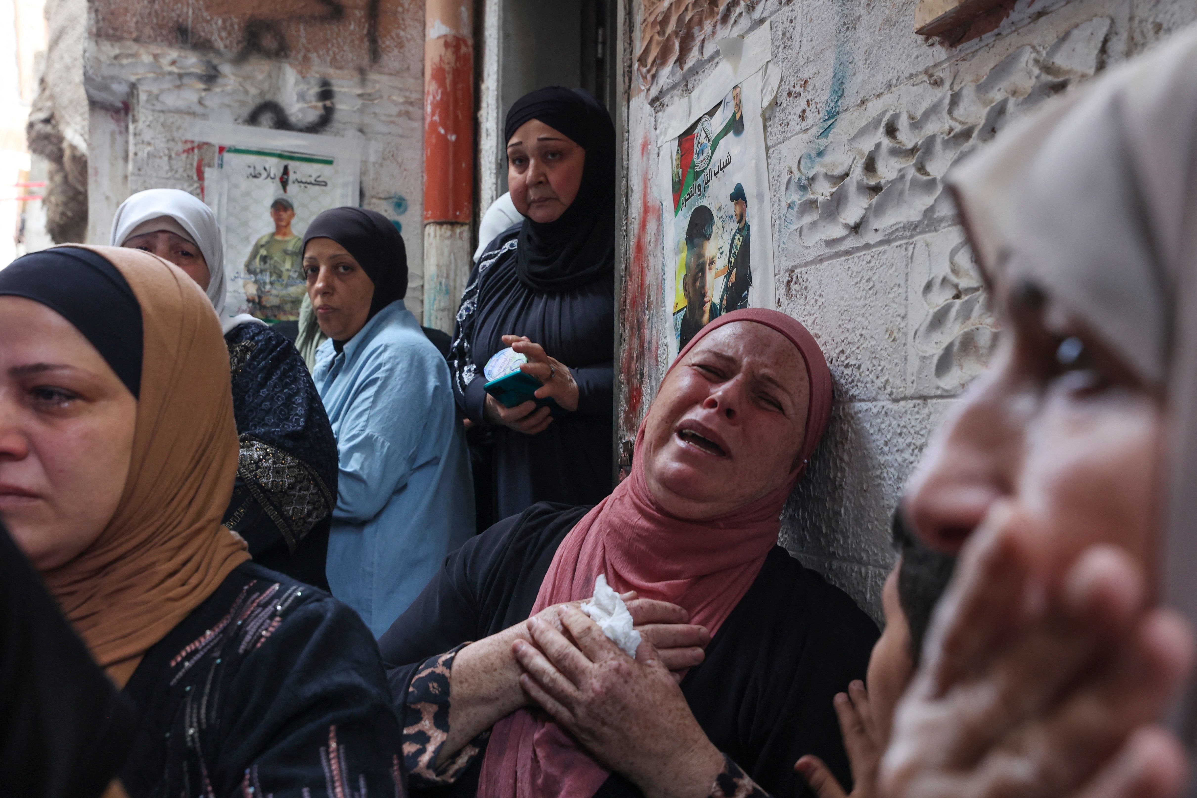 من تشييع شهداء مخيم بلاطة .. تصوير: "الفرنسية"