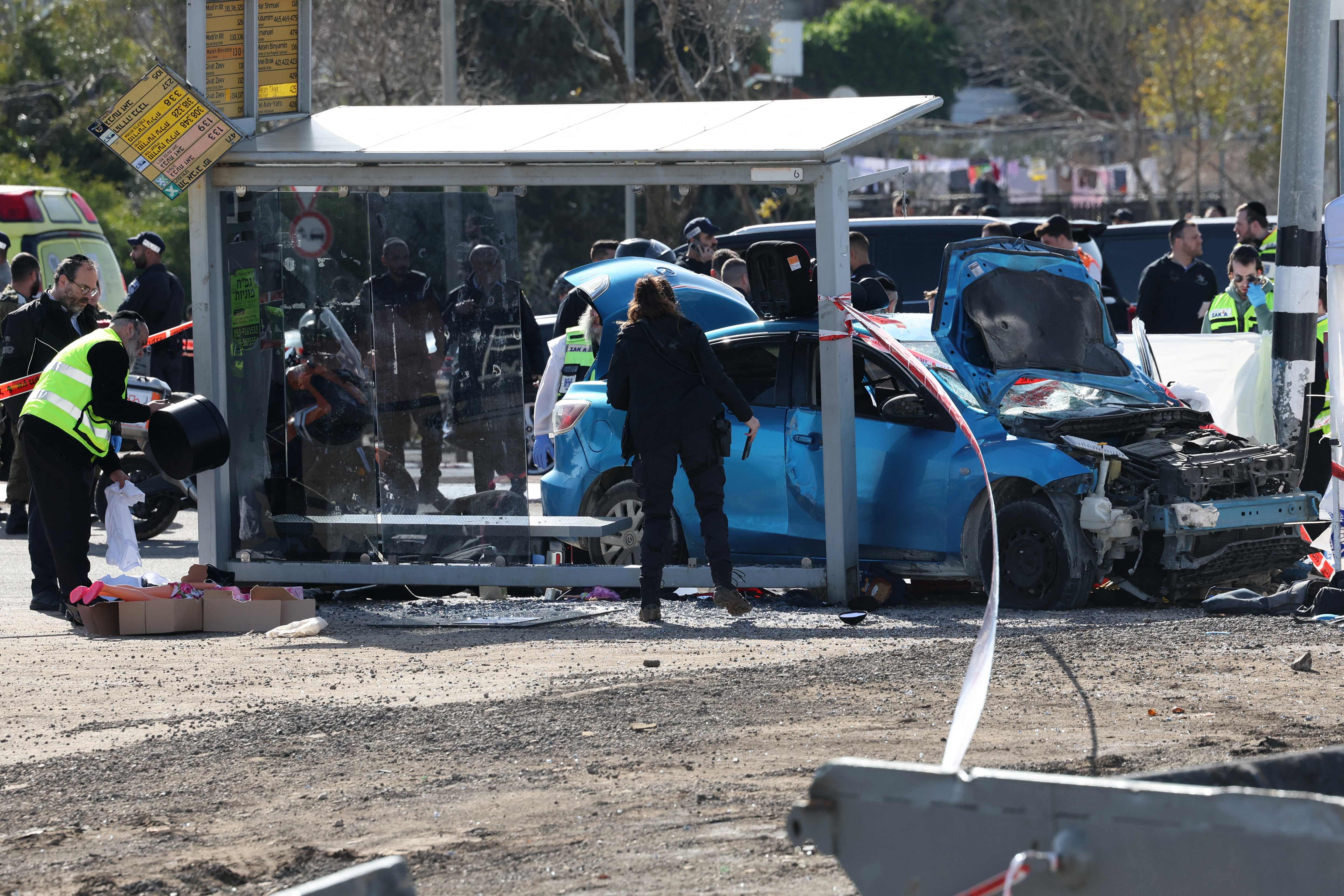 عملية دهس في القدس المحتلة أدت لمقتل مستوطنين واستشهاد منفذها .. تصوير: "الفرنسية"