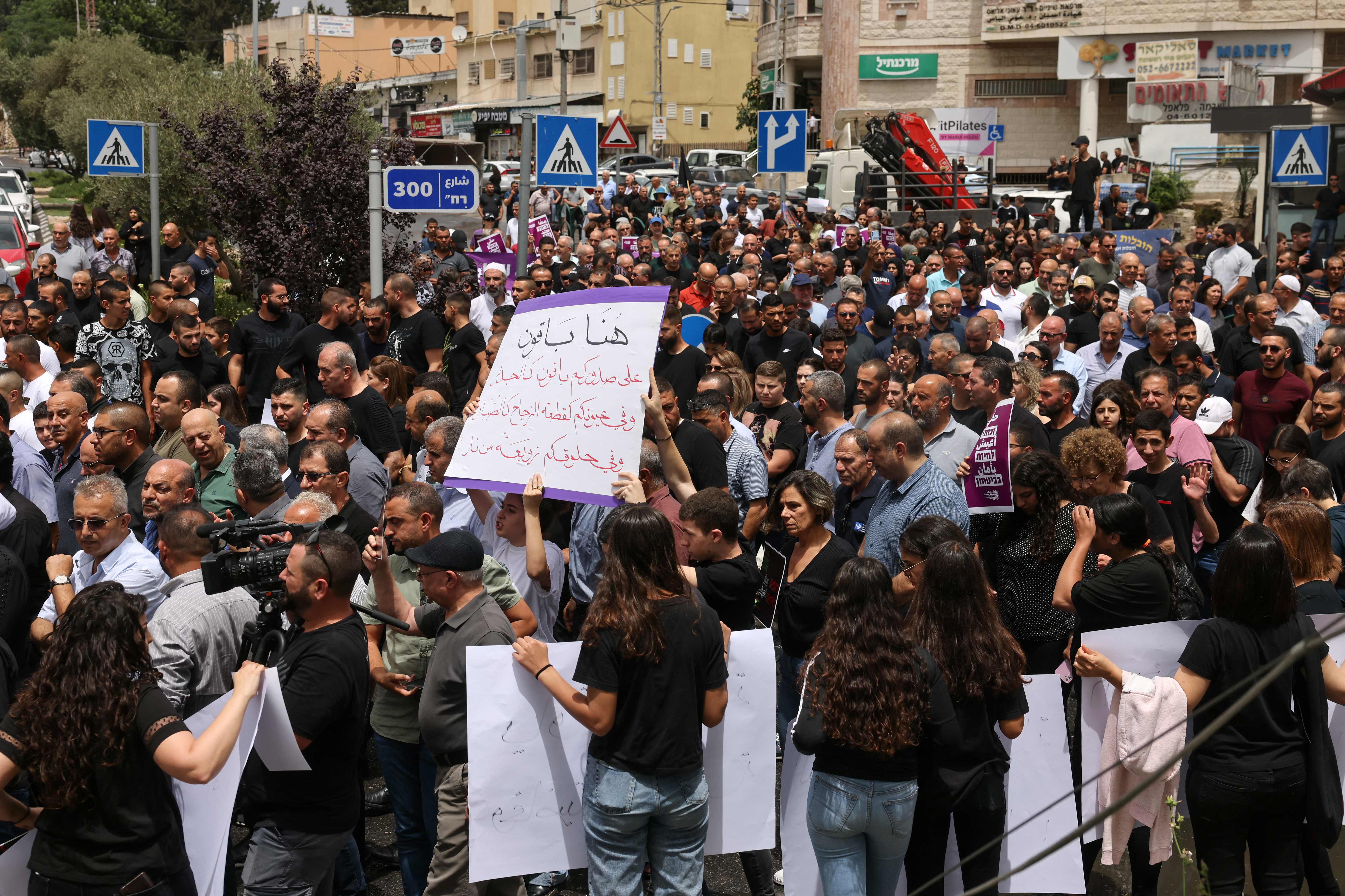 غضب في أوساط فلسطينيي الداخل تنديدًا بجرائم القتل .. تصوير: "الفرنسية"