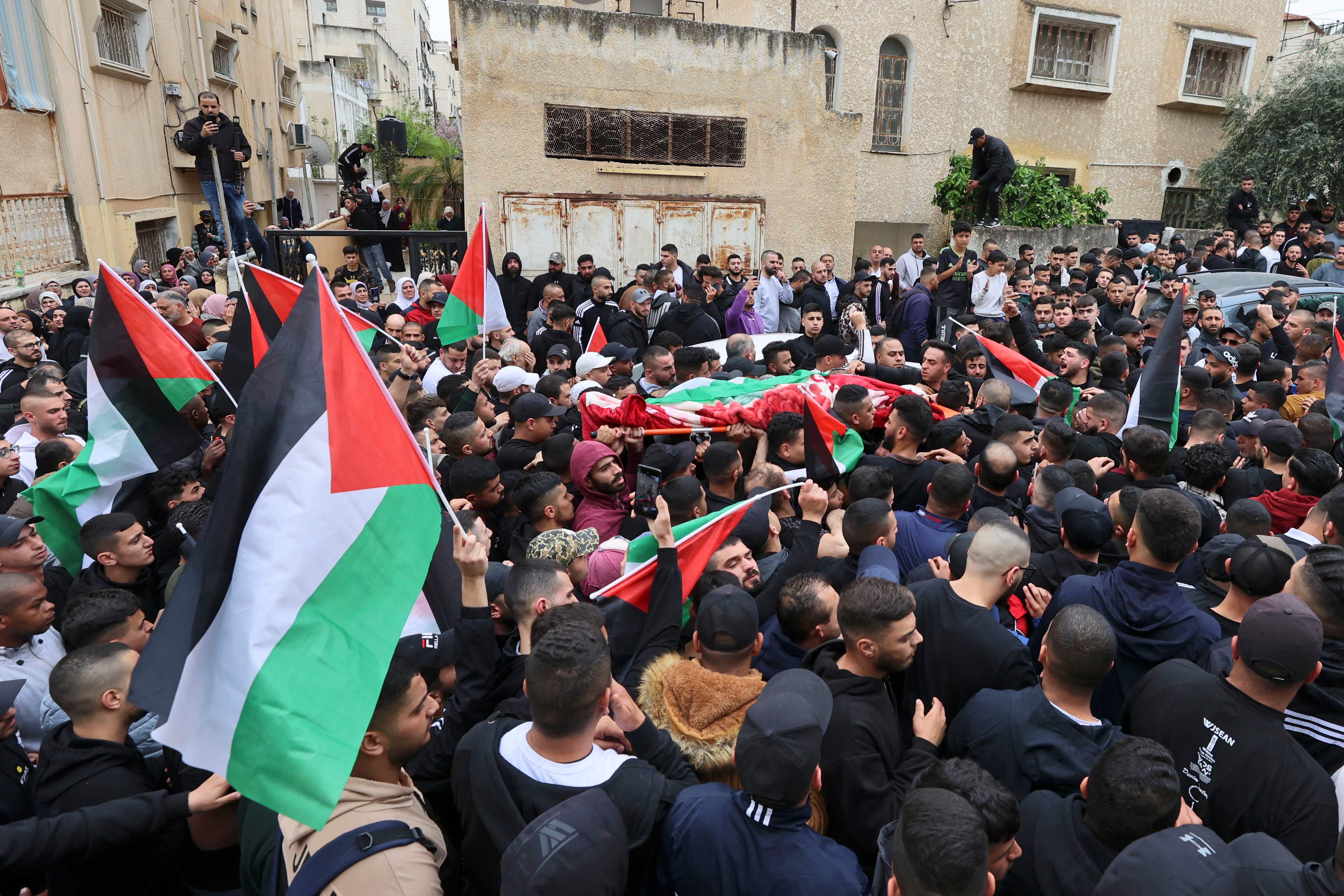 من تشييع الشهيد أمير أبو خديجة في طولكرم .. تصوير: "الفرنسية"
