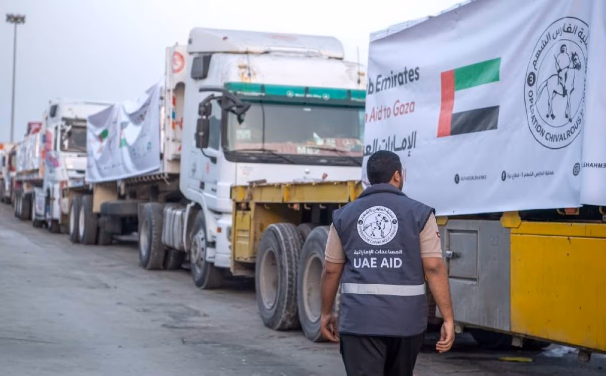 بدعم من وكالة الإمارات للمساعدات الدولية .. 740 طناً من الغذاء تصل غزة عبر 60 شاحنة ضمن عملية "الفارس الشهم 3"
