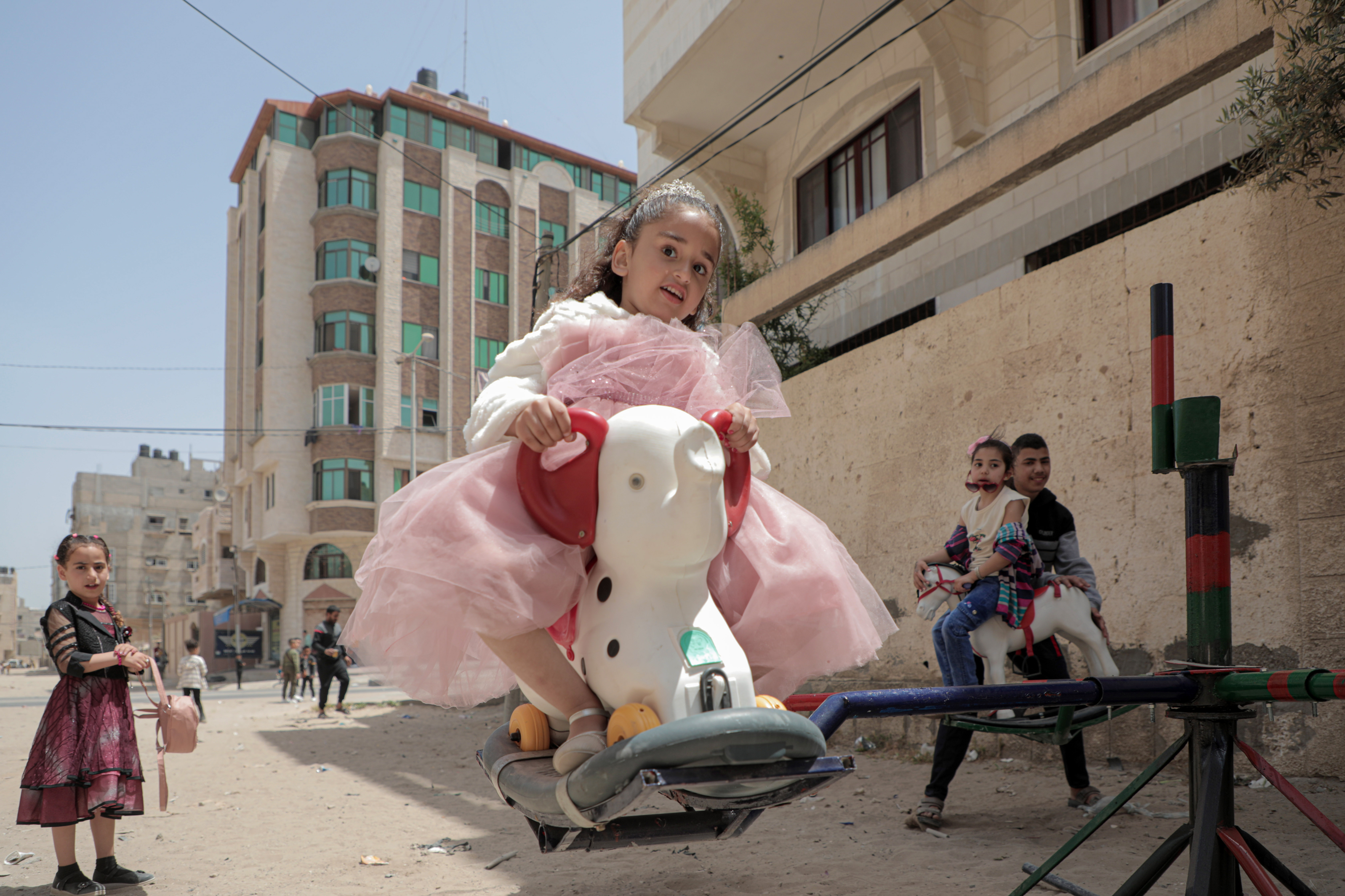 من أجواء العيد في الأراضي الفلسطينية .. تصوير: "شينخوا"