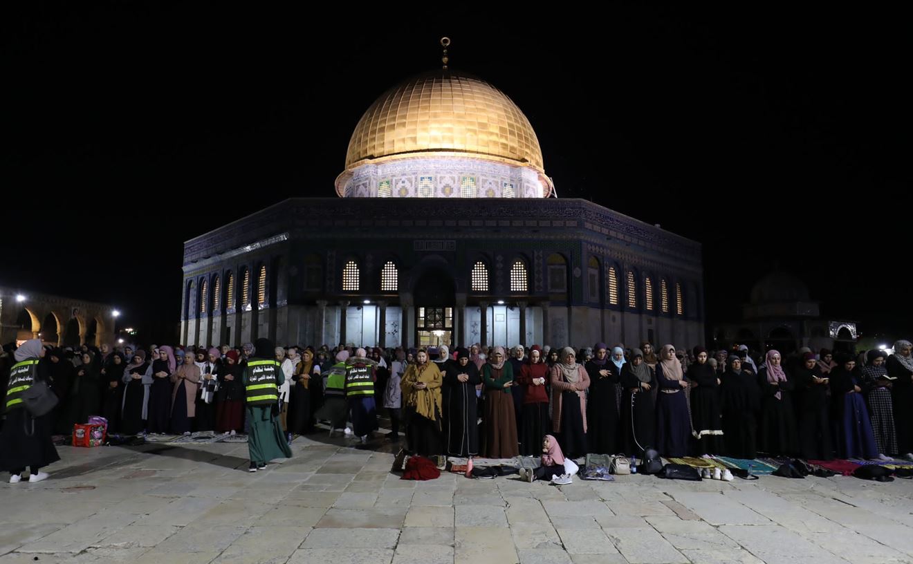من صلاة التراويح في المسجد الأقصى مساء الخميس